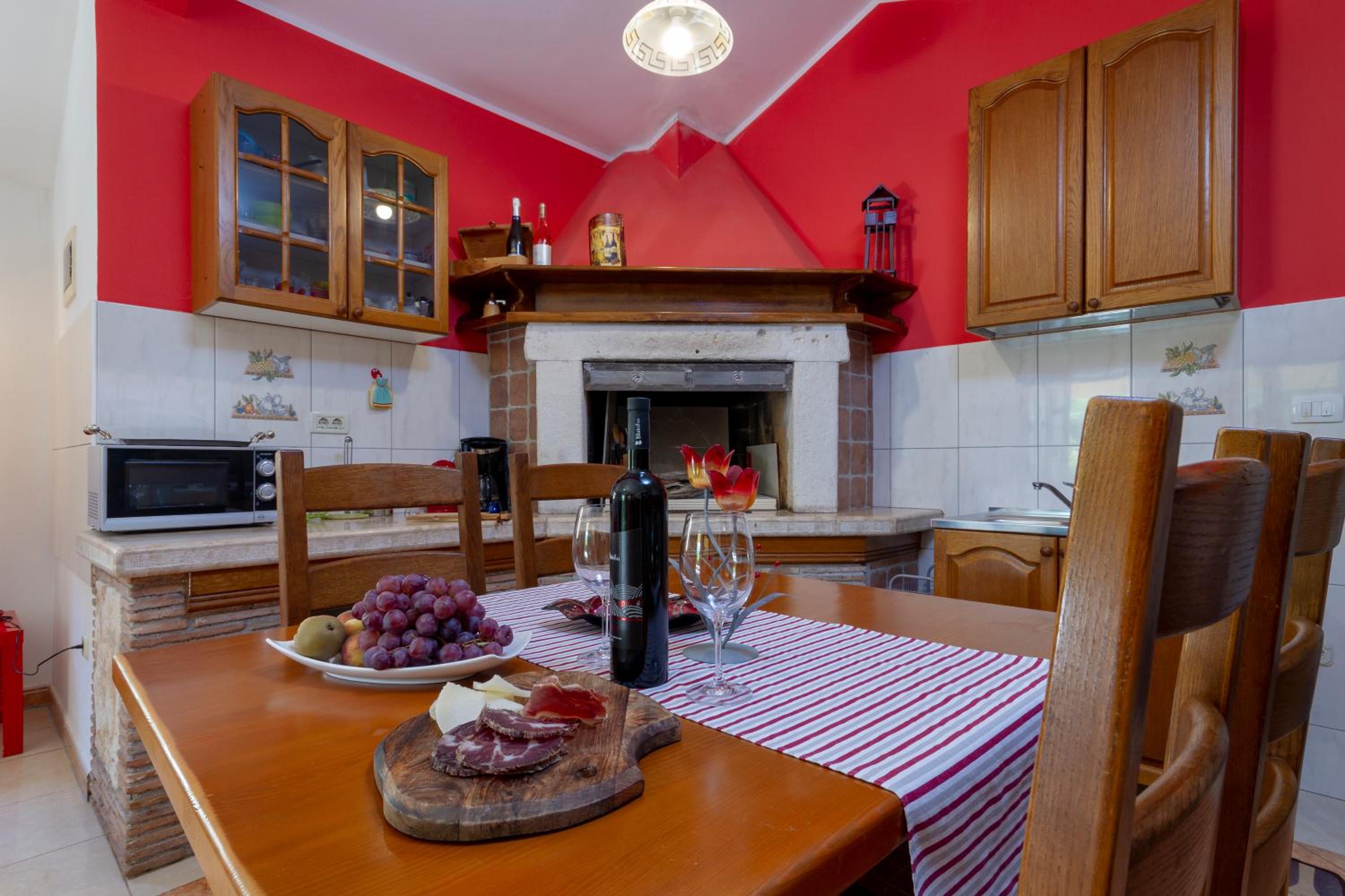 Apartment Red Romantic 2-1 view 4