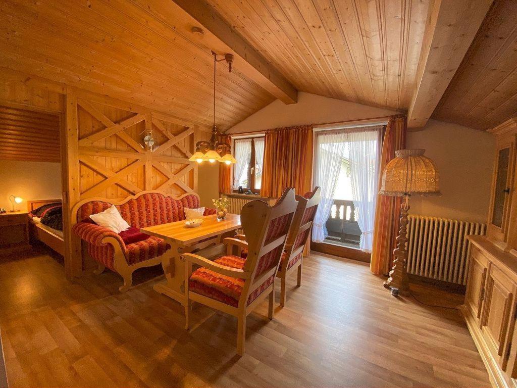 Ferienwohnung Emilia mit Bergblick (Westen) view 2