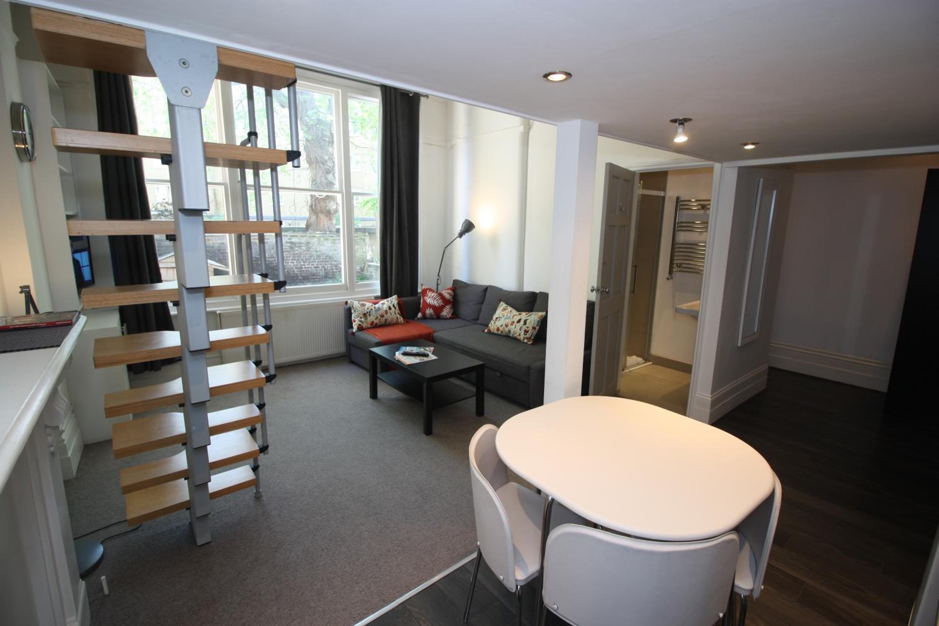 Well Appointed Garden Condo in Kensington Olympia