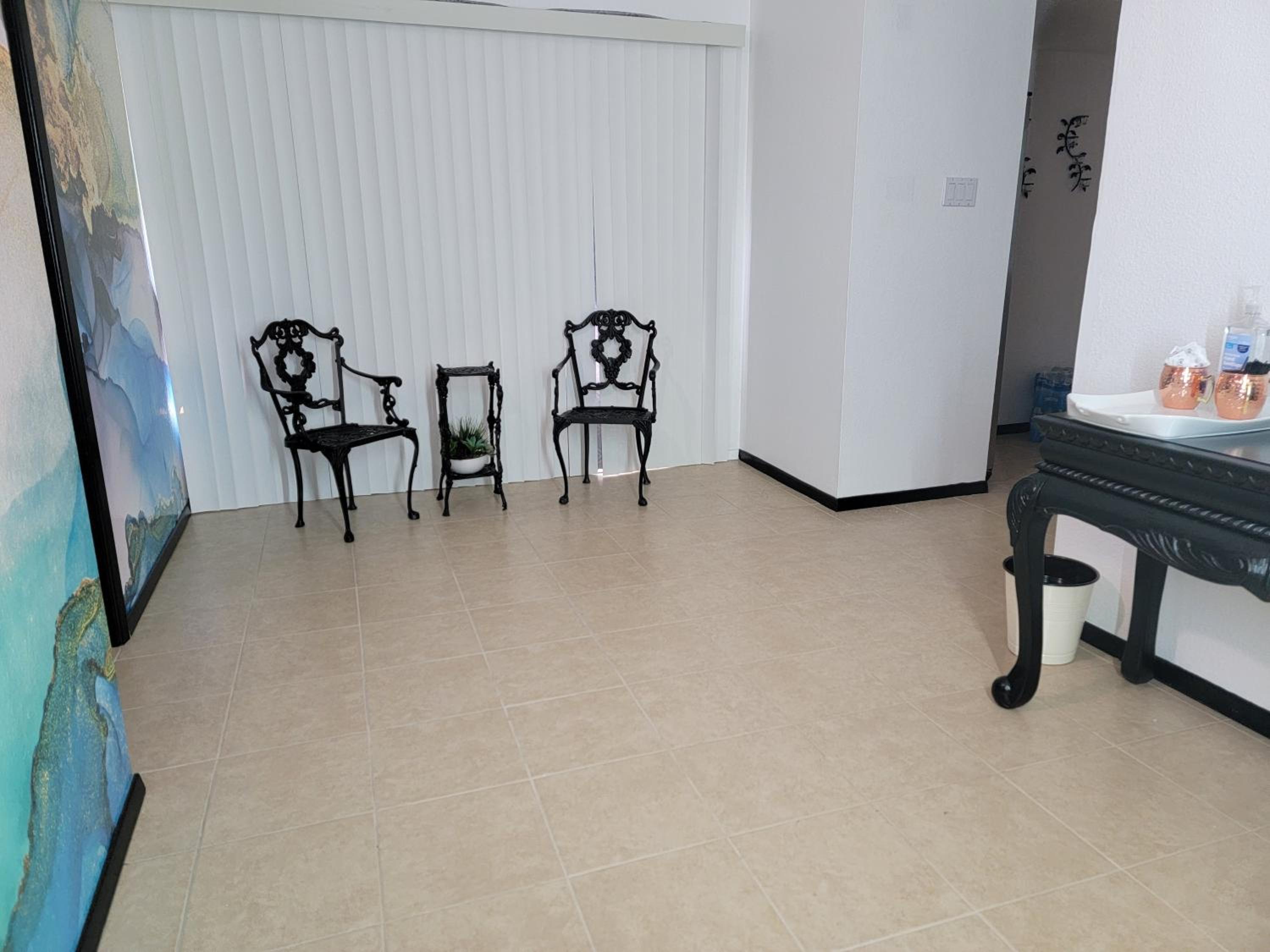 Orangewood  51Ave Homestay - Not a Hotel - Property Image 4