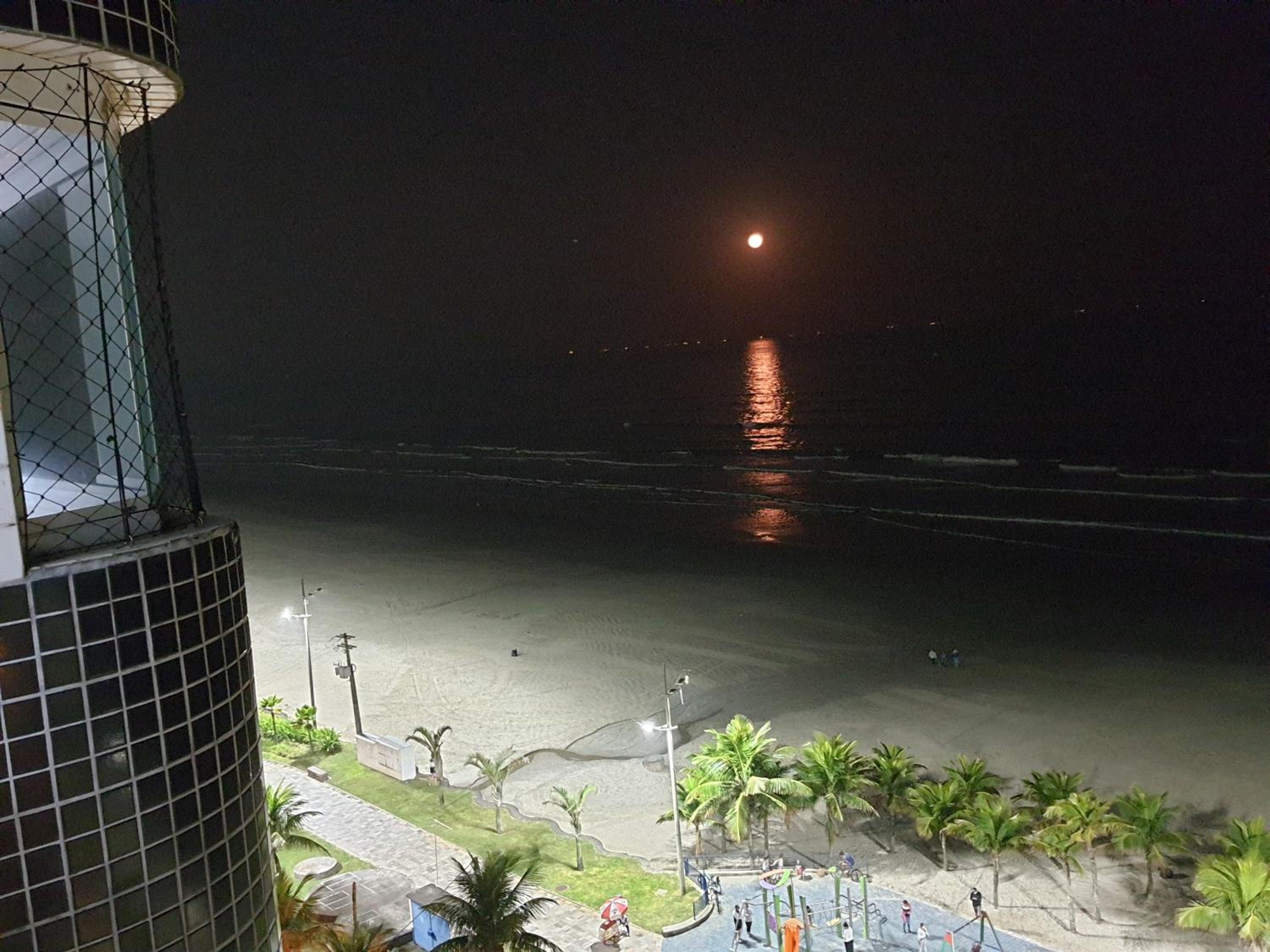 APARTAMENTO TOTALMENTE DE FRENTE AO MAR EM PRAIA GRANDE SP