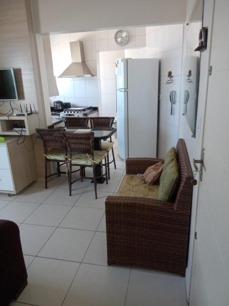 APARTAMENTO TOTALMENTE DE FRENTE AO MAR EM PRAIA GRANDE SP