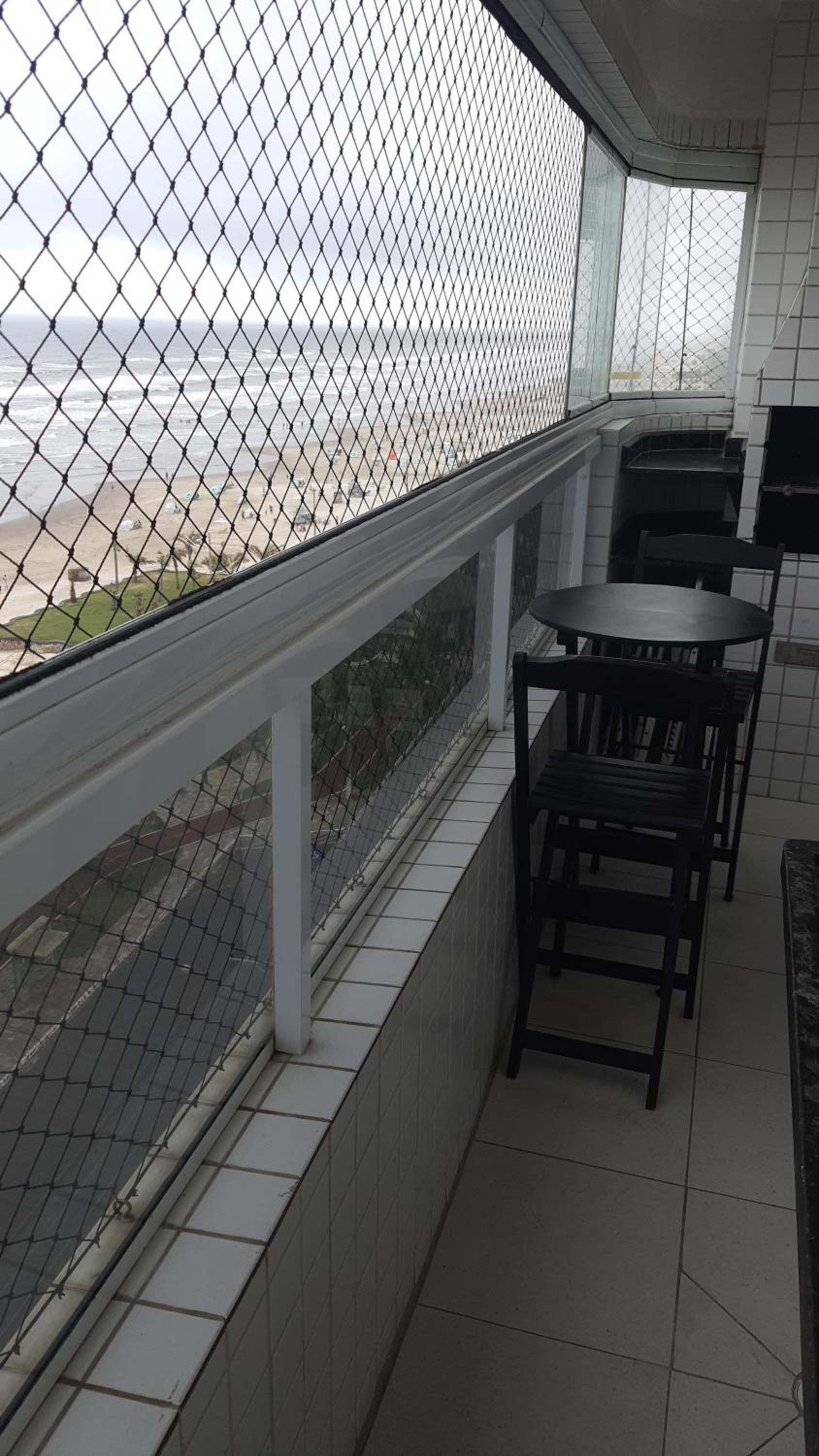 APARTAMENTO TOTALMENTE DE FRENTE AO MAR EM PRAIA GRANDE SP