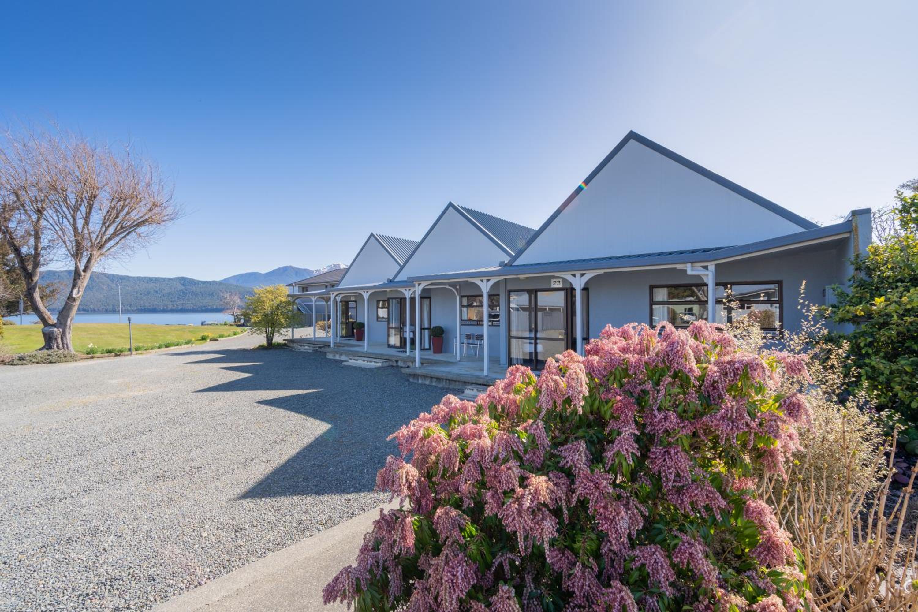 Hotel Te Anau Motel & Apartments - Image 1