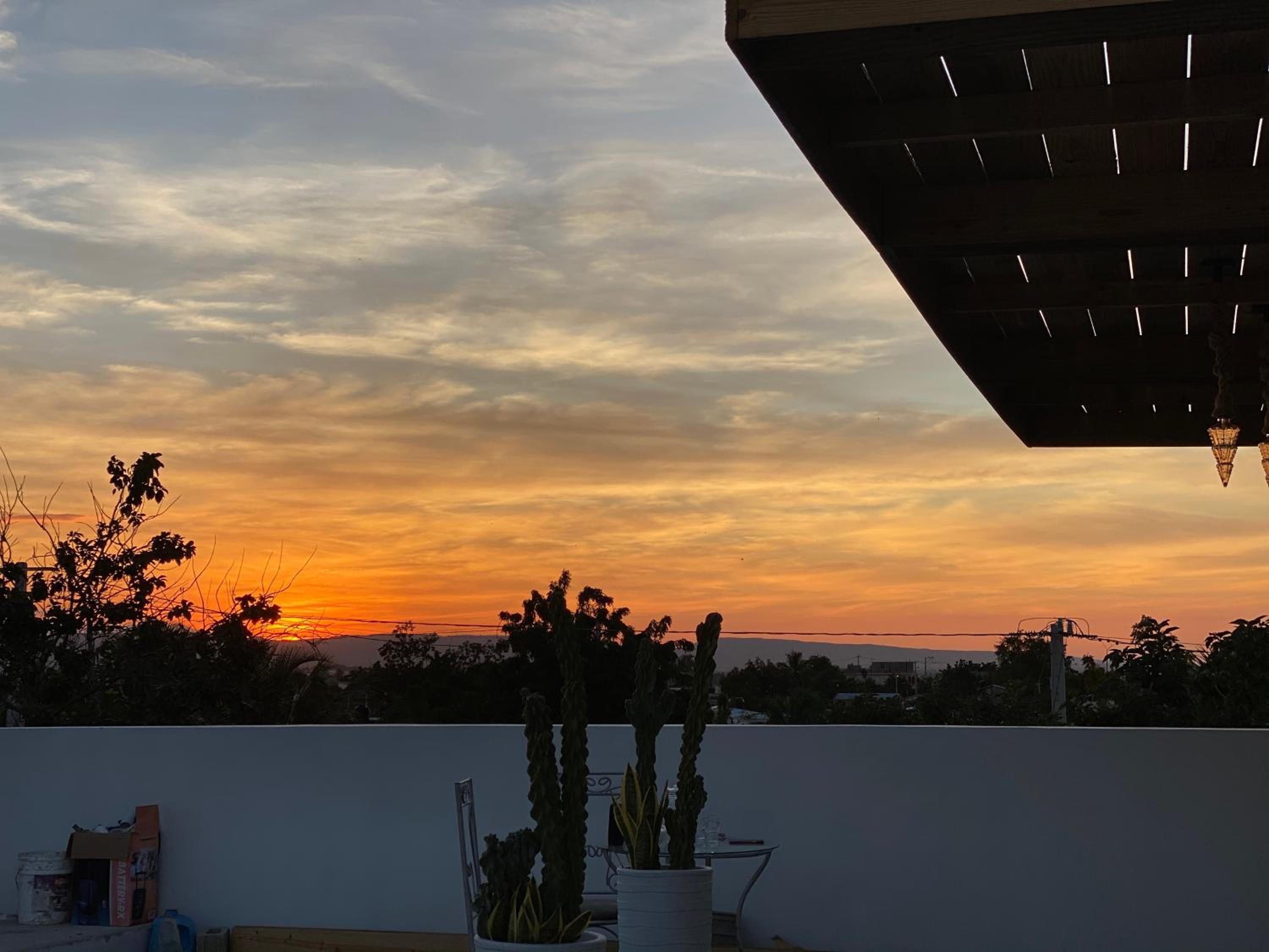 Con Jacuzzy,Linda vista ,romántico ,wifi moderno,,TV 4K view 4