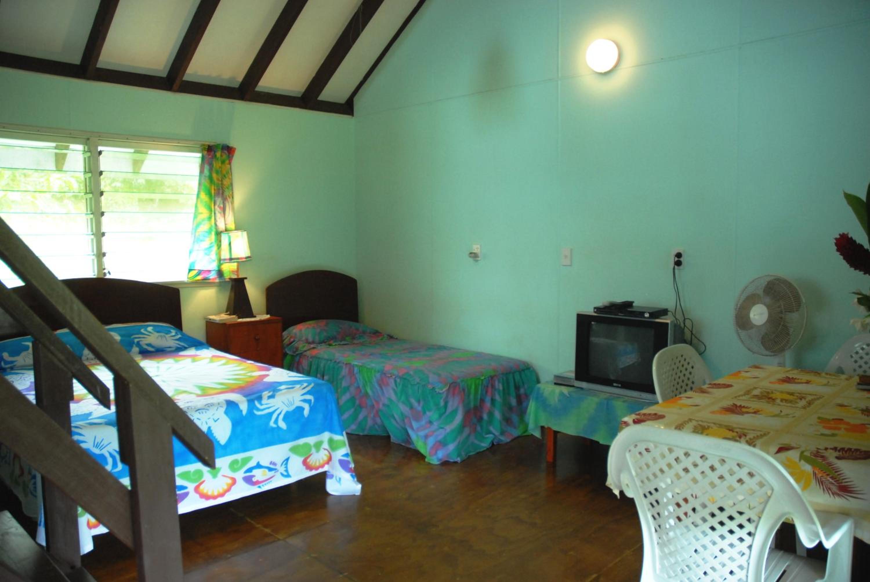 Ginas Garden Lodges, Aitutaki - 4 self contained lodges in a beautiful garden view 5