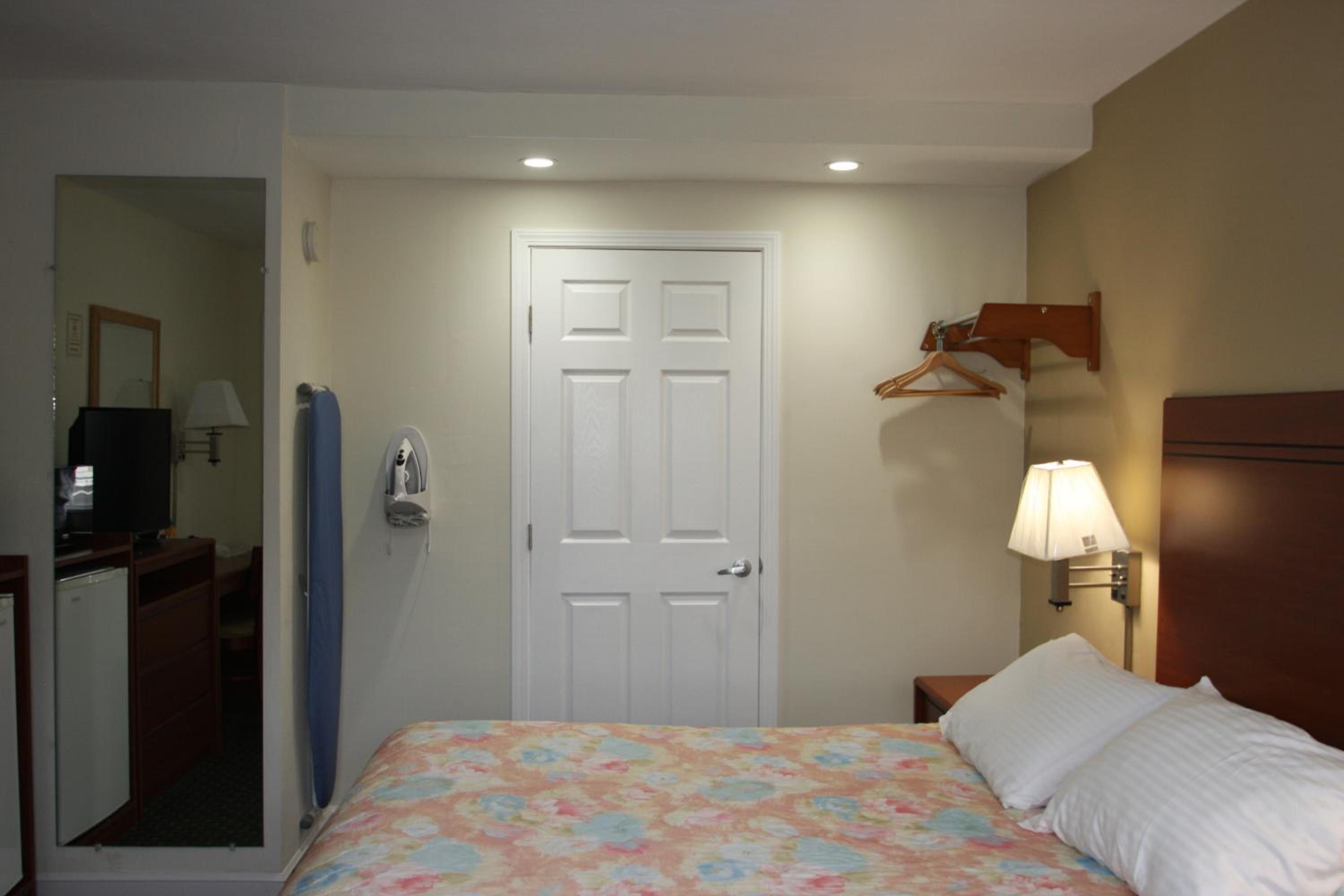 Redwood Inn
