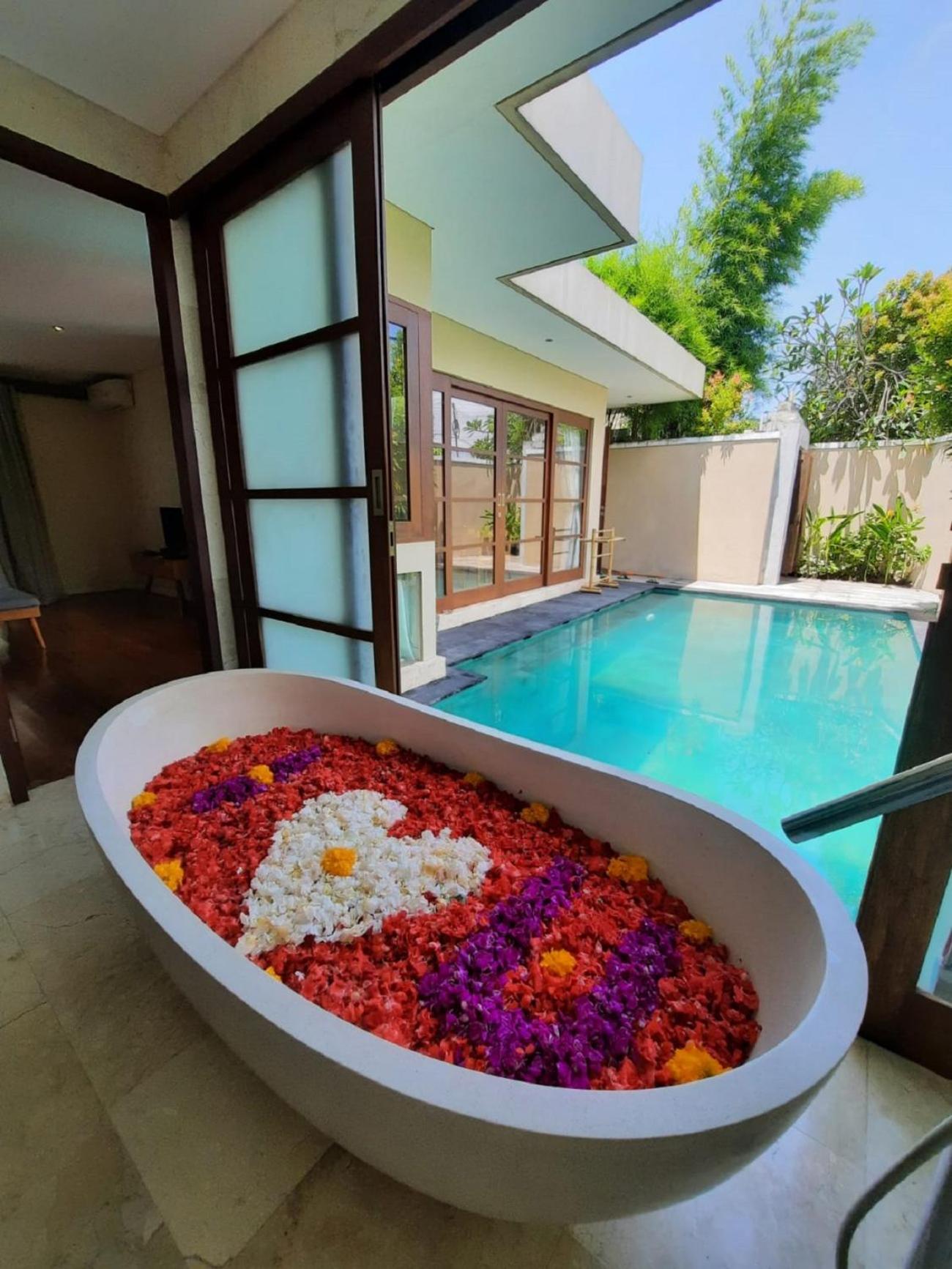 Beautiful Bali Villas - 6 mins walk to the beach