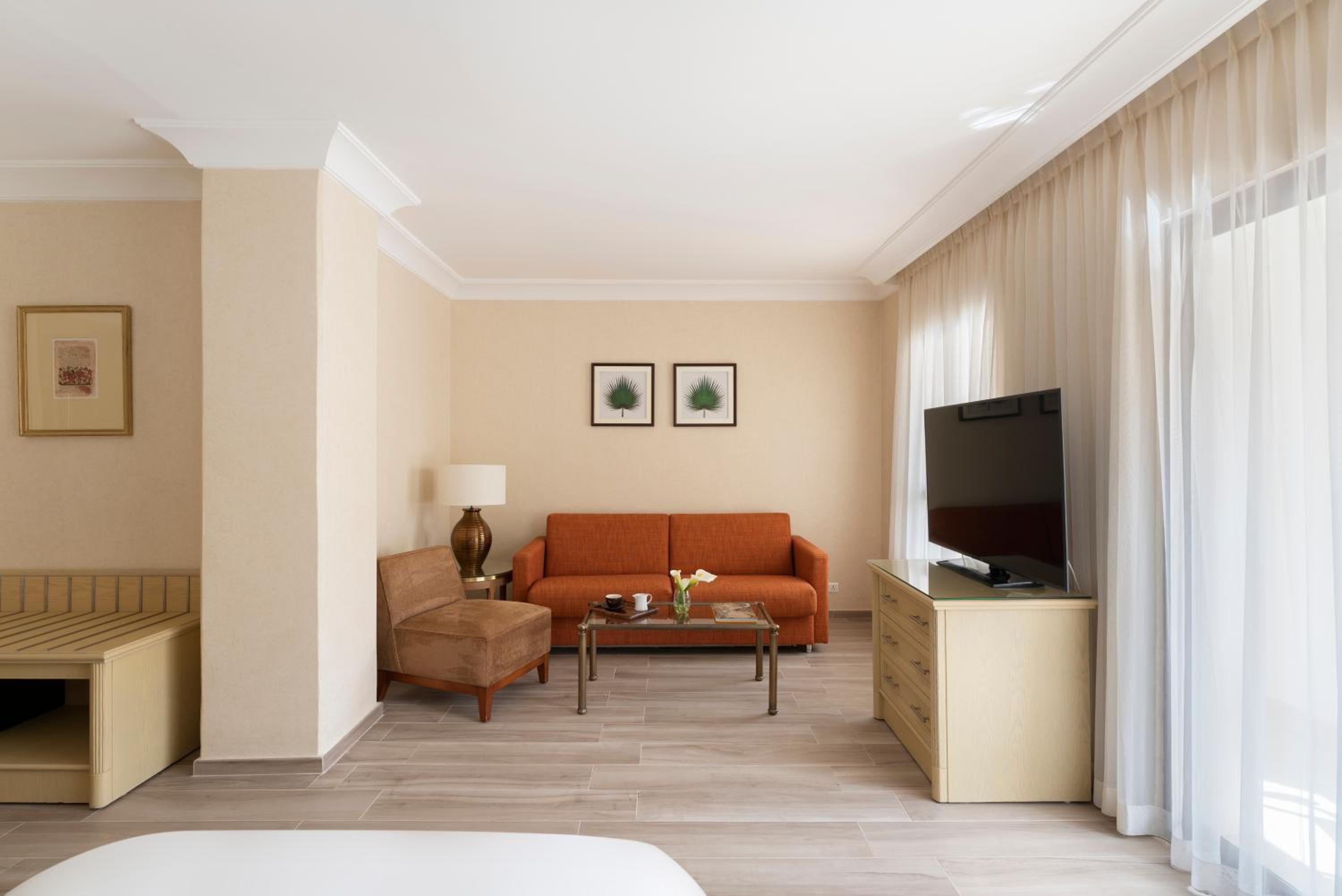 Mövenpick Resort Petra — photo 36