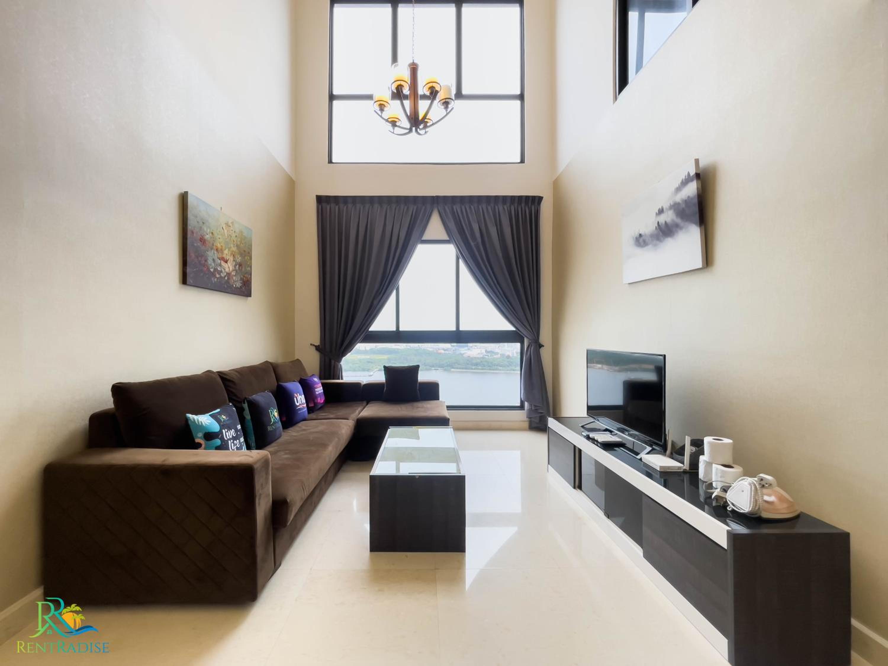 VSummer Suites by RR JBcity
