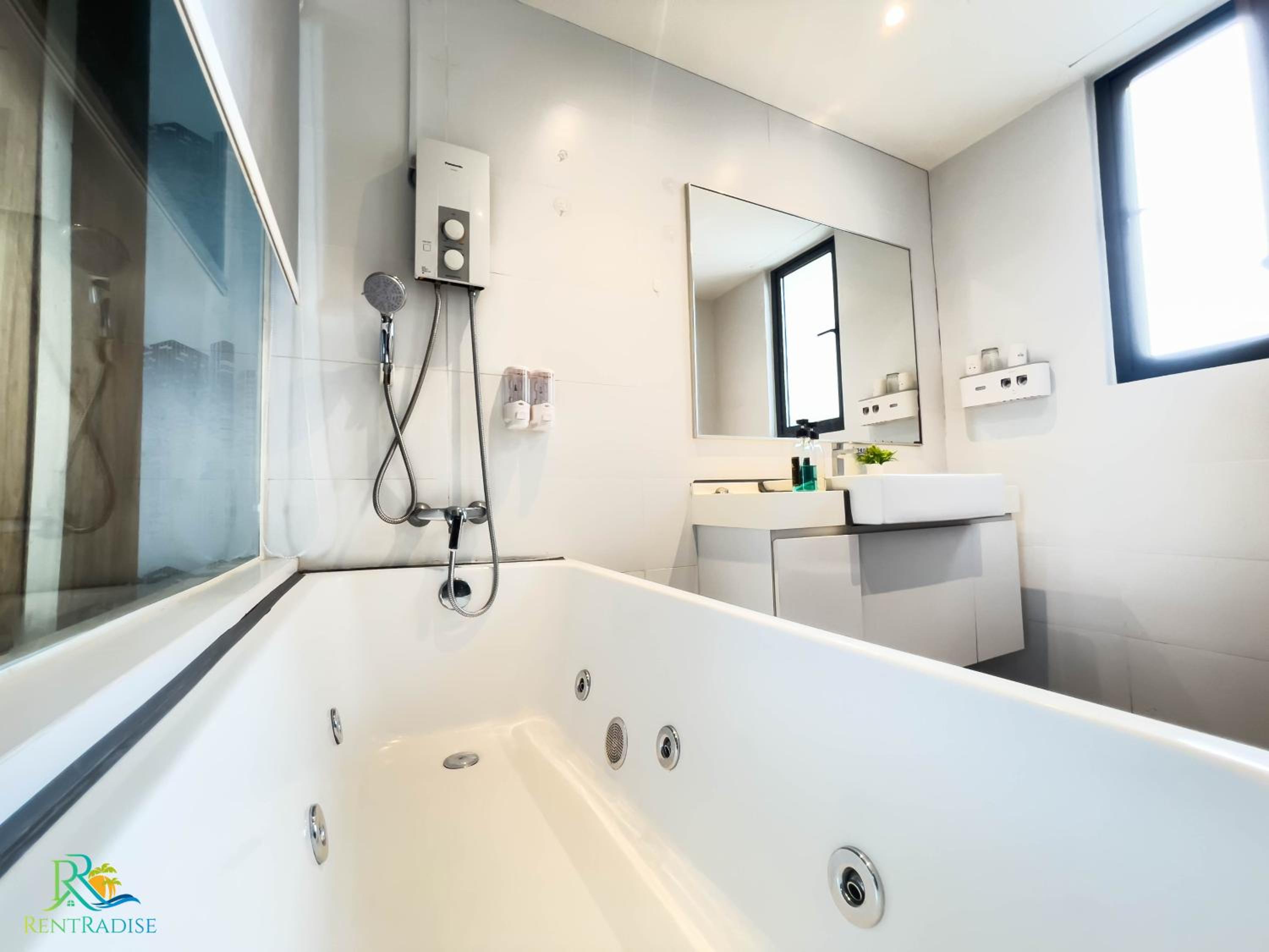 VSummer Suites by RR JBcity