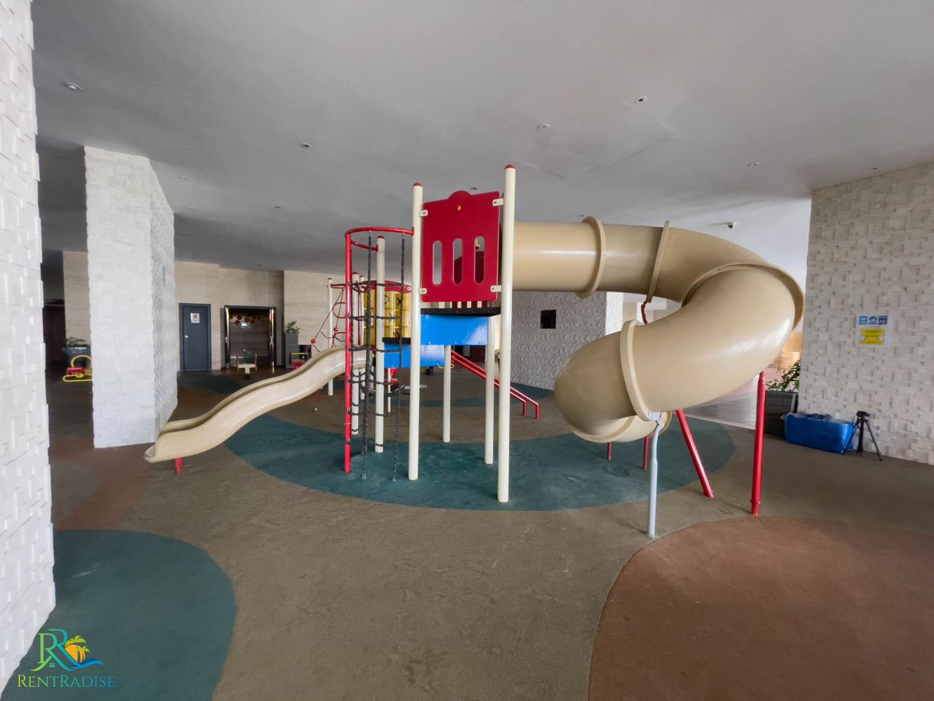 VSummer Suites by RR JBcity