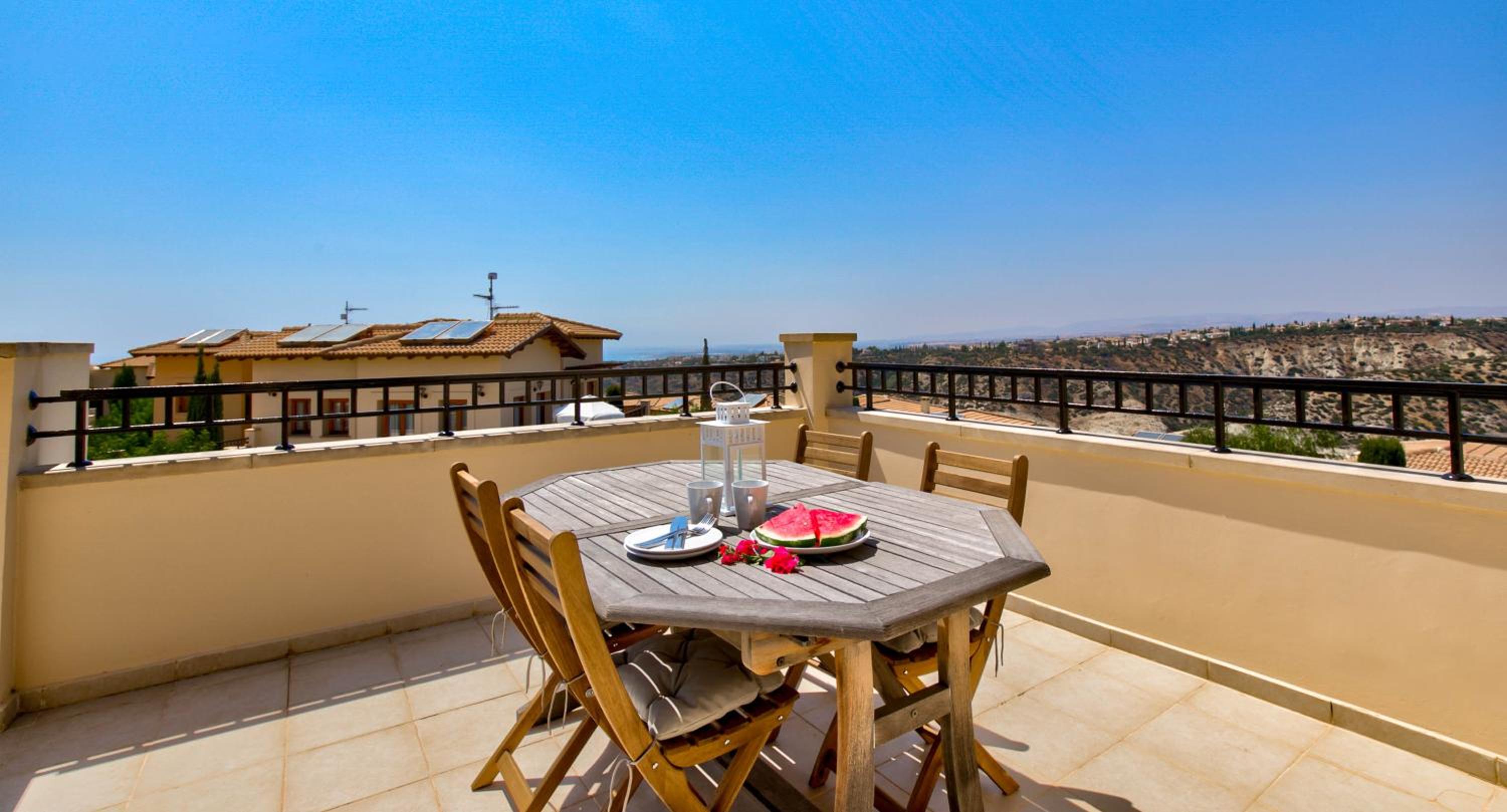 Hotel Charming Apartment MZ11 with beautiful coastal views Aphrodite Hills Resort - Image 1