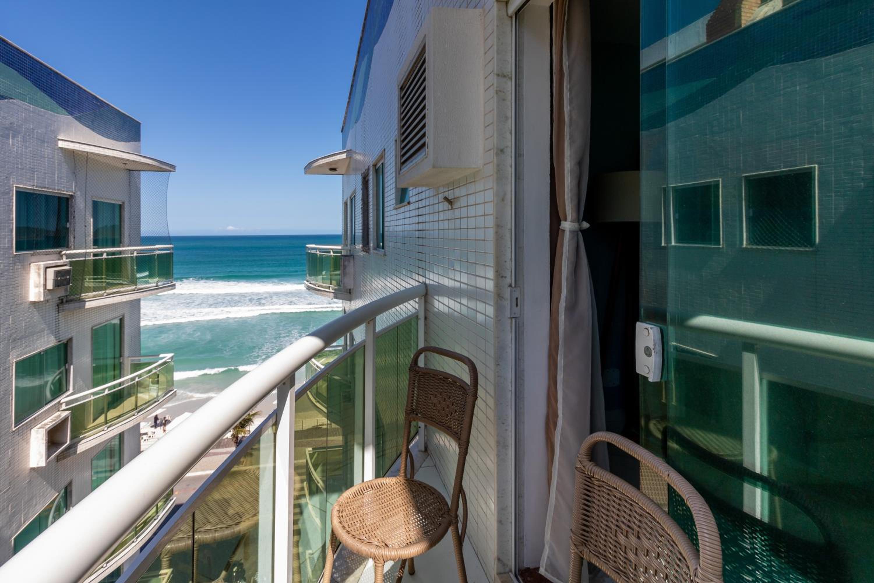 Vista mar, banheira gigante e churrasqueira, pe na areia, ao lado hotel malibu