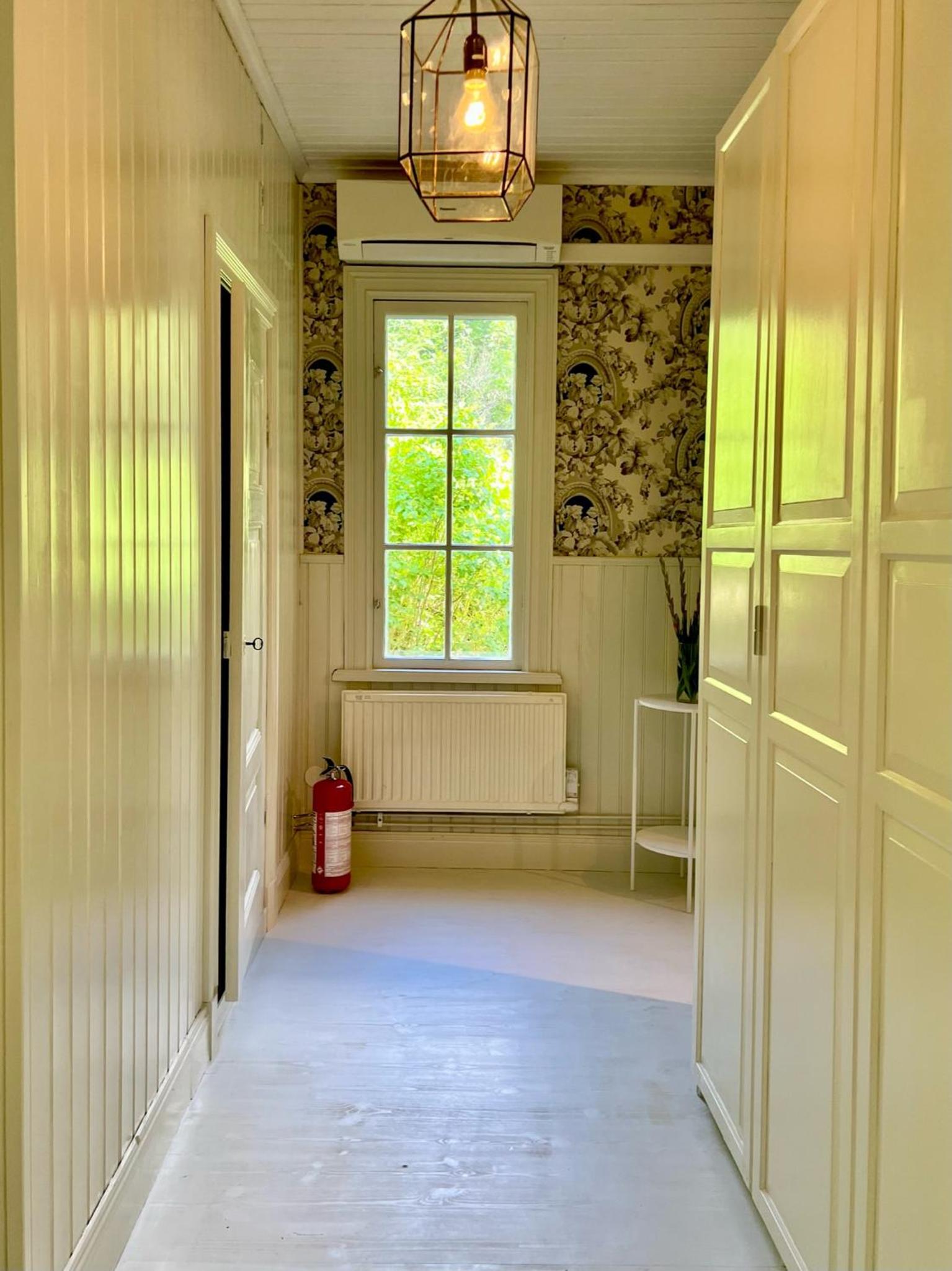 Historic apartment near the city by the water