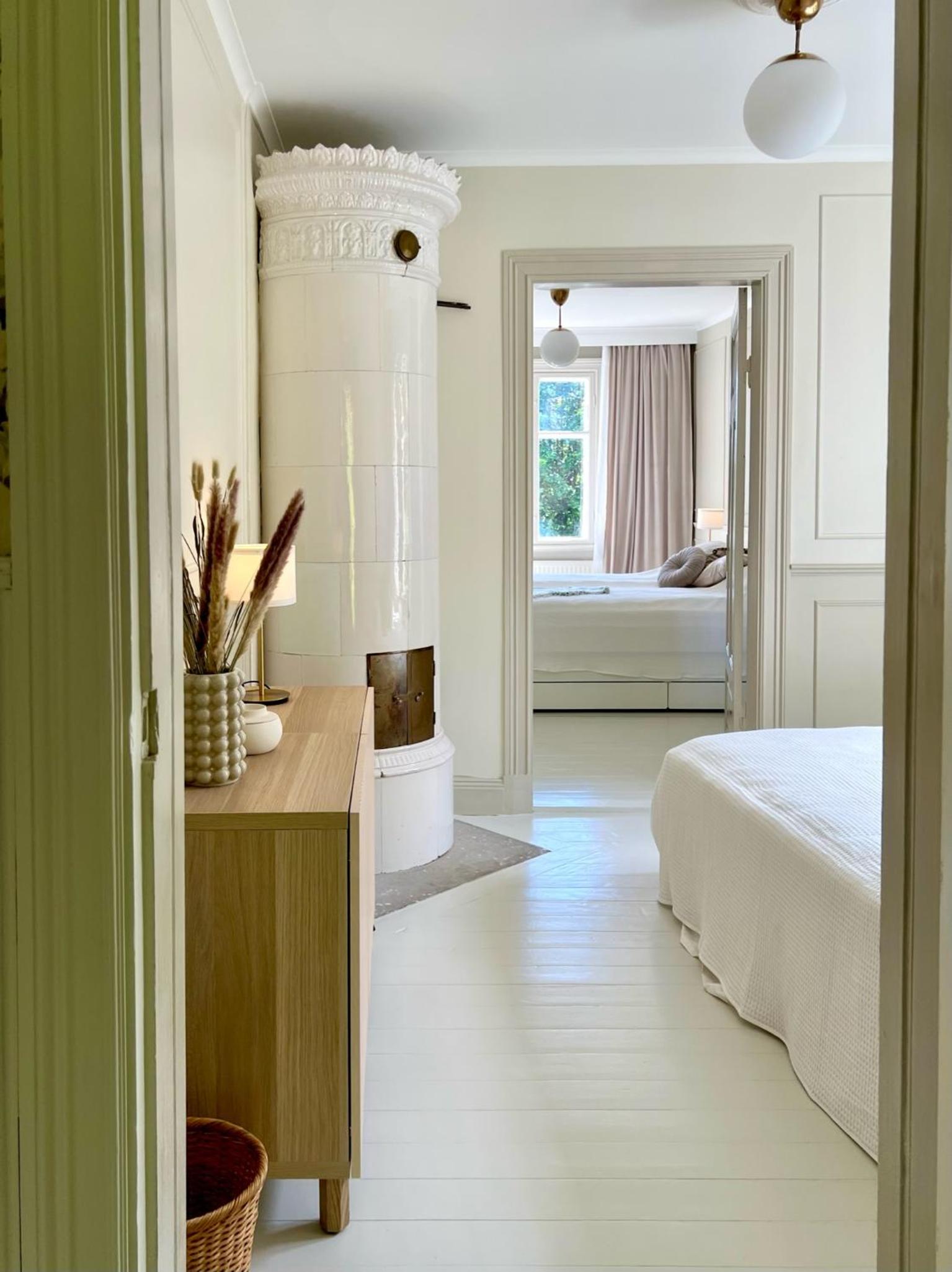 Historic apartment near the city by the water