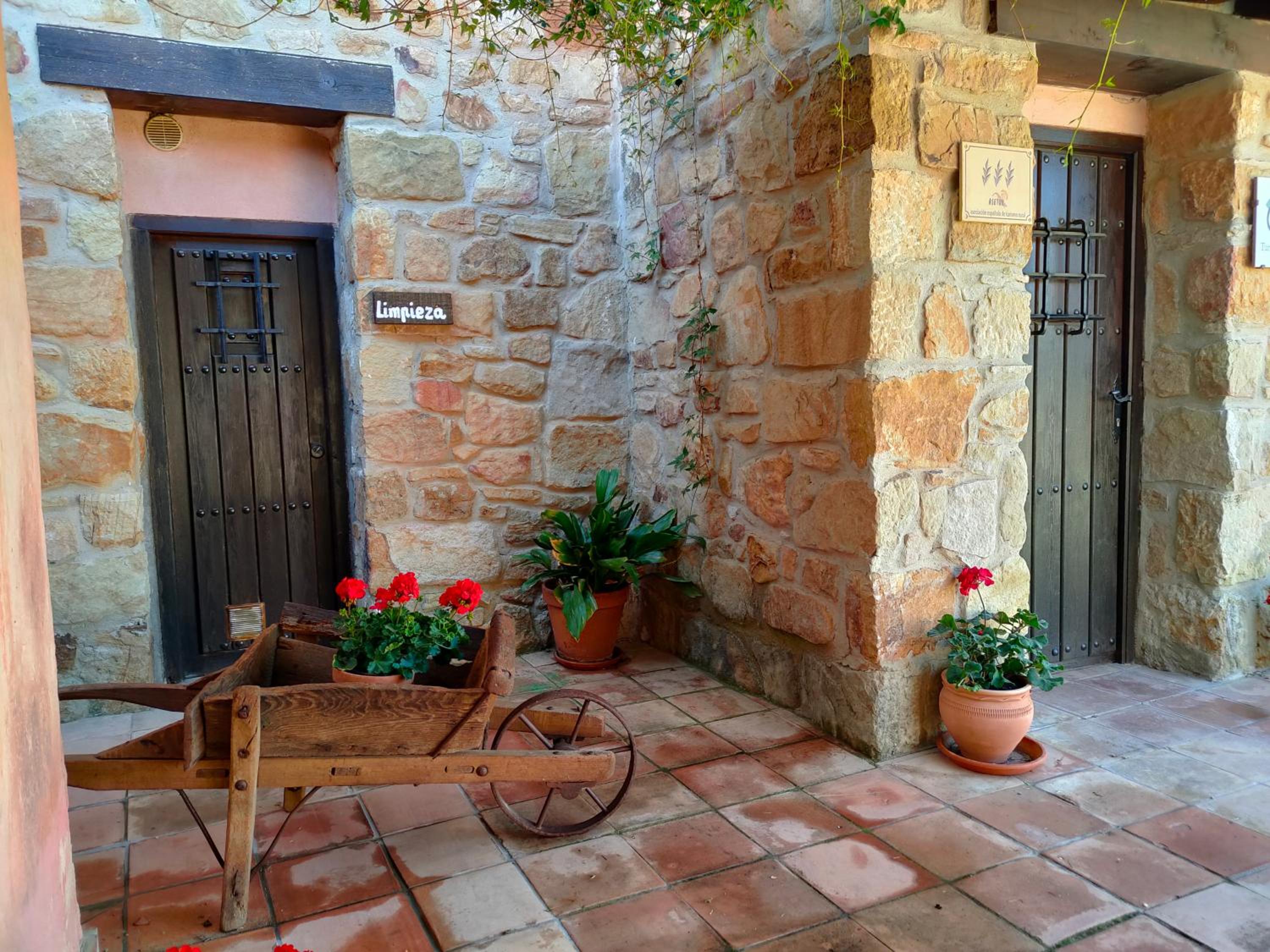 Masia los Toranes - Destino Starlight view 4