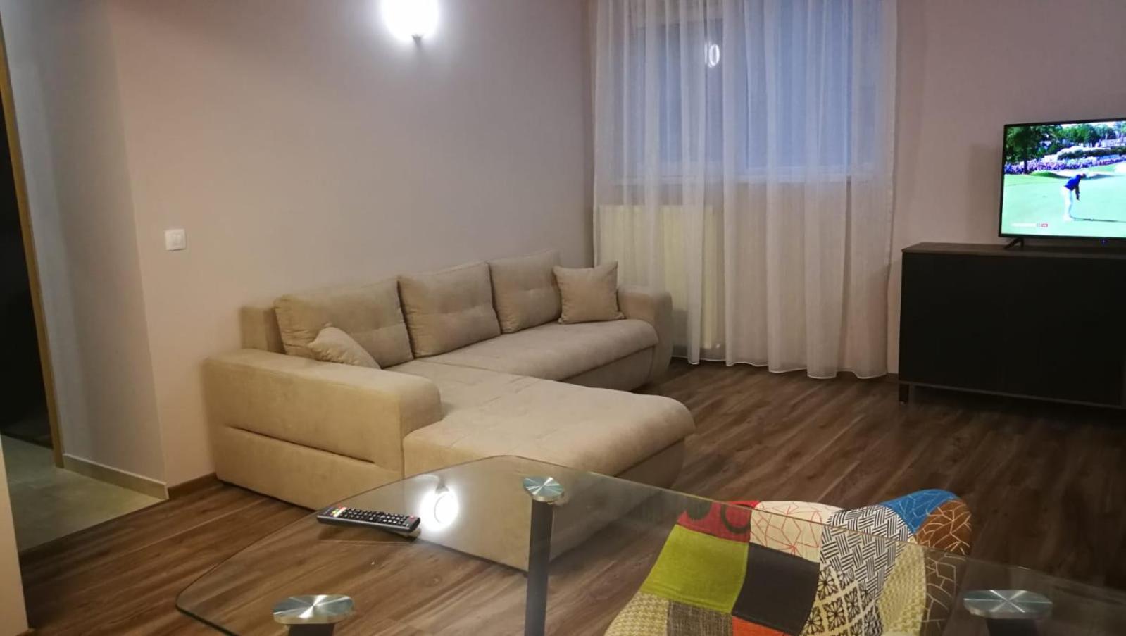 BEST APARTHOTEL EVER! next to Airport Otopeni view 5