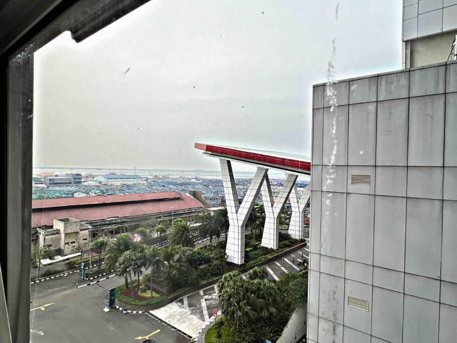 Hotel Sailor Studio 1BR + Fast Wifi+ Netflix at Greenbay Pluit - Image 1