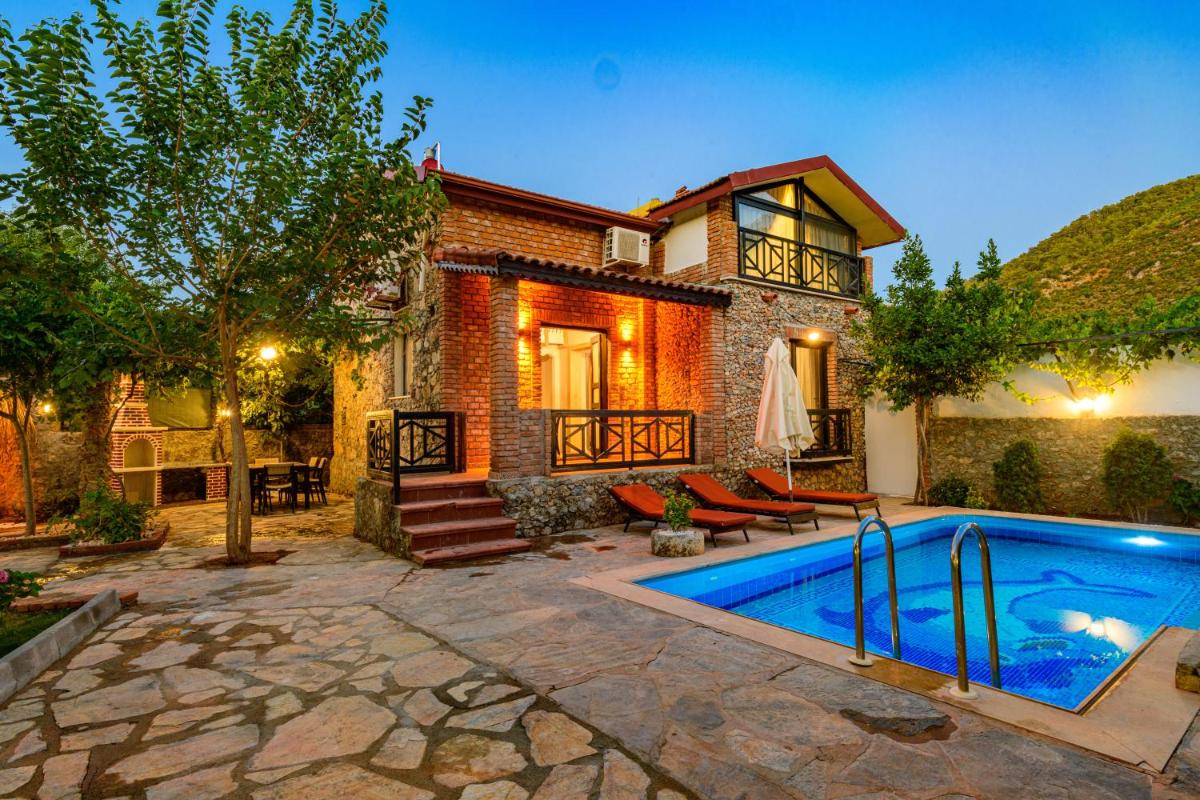 Sarnıç - Kayaköy'de Havuzu Korunaklı view 3