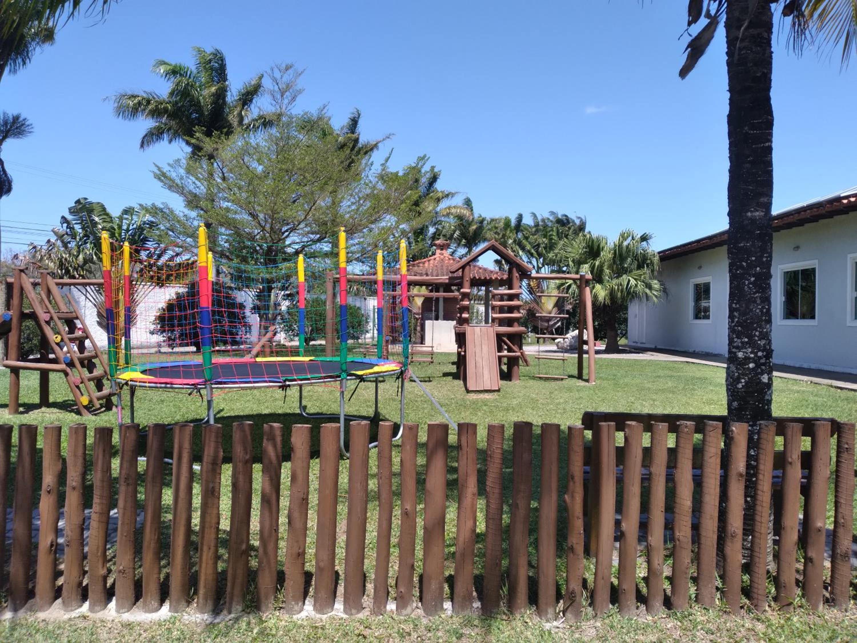 Casa ampla com 5 suítes a 10 minutos de Geribá