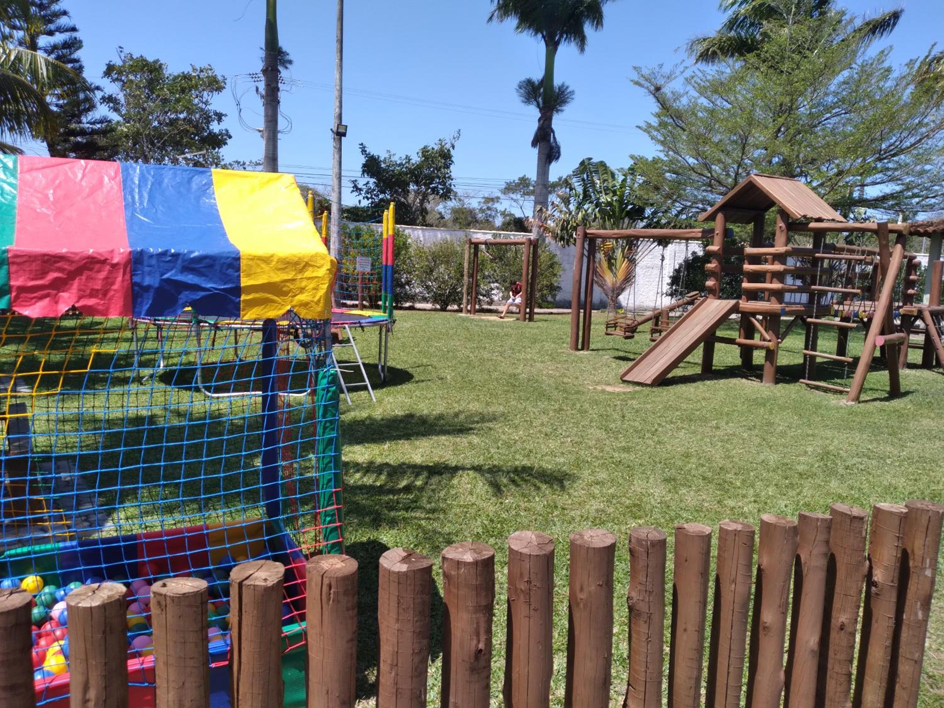 Casa ampla com 5 suítes a 10 minutos de Geribá