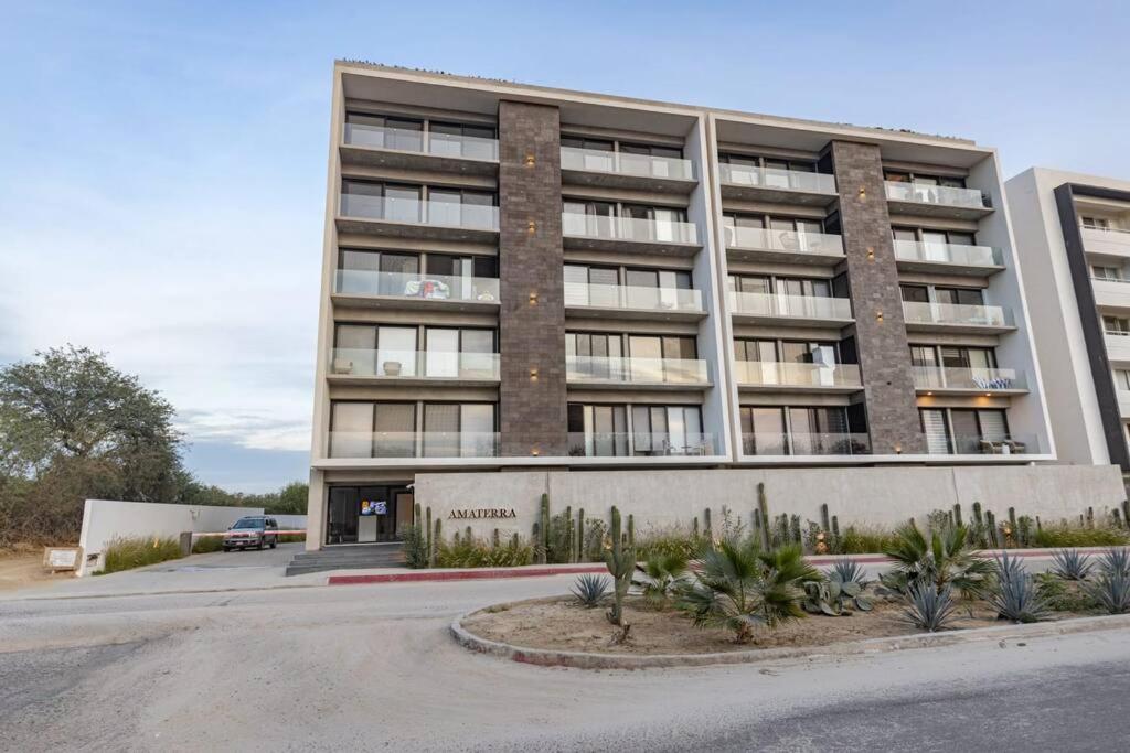 Endless Summer - 2Bed 2Bath Condo - Seasonly Heated Pool with Ocean Views - 5min walk to Beach - Fibre Internet - Sleeps 6 view 3
