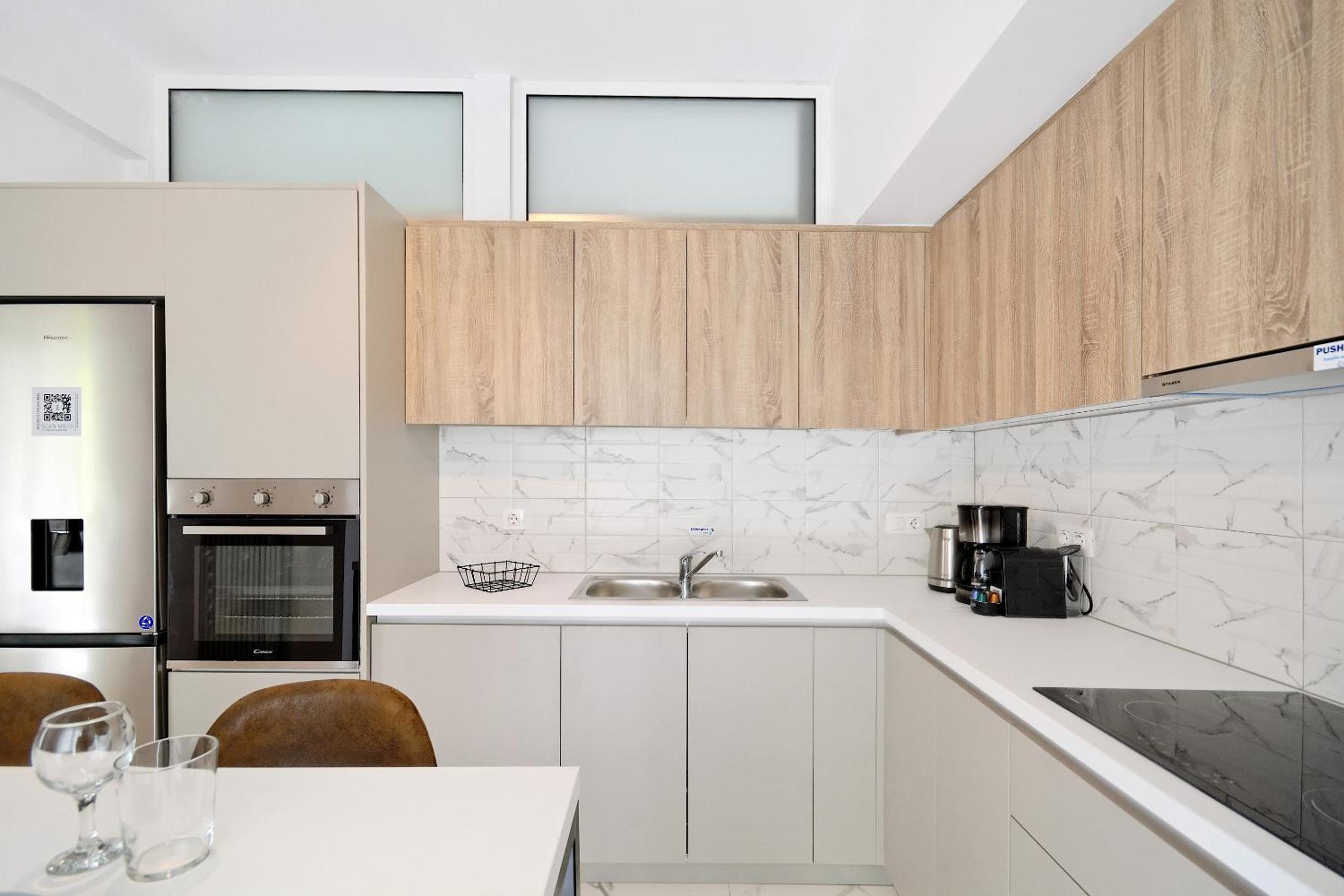 Elegant Big Apartment in Athens Center With Balcony