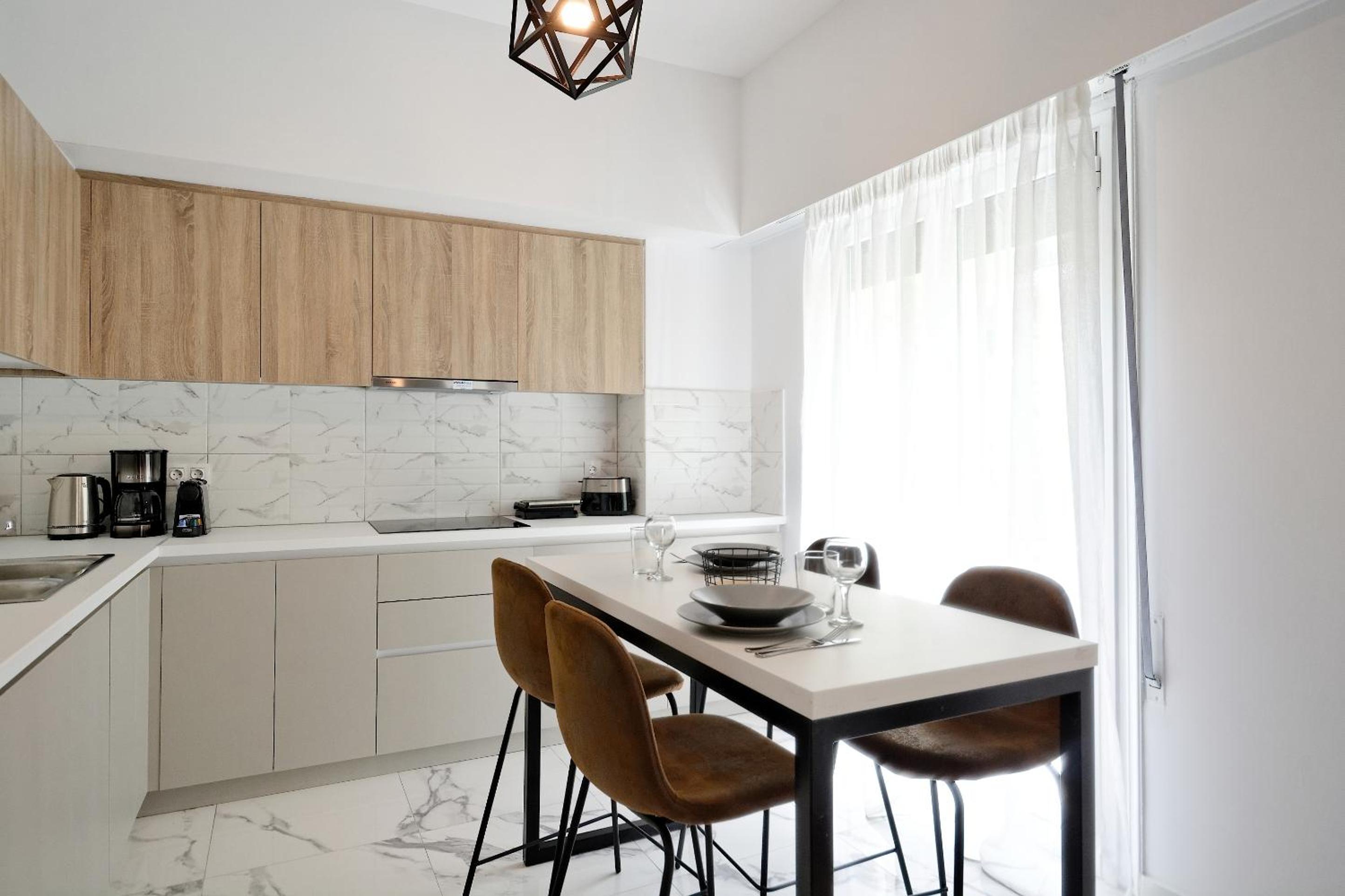 Elegant Big Apartment in Athens Center With Balcony