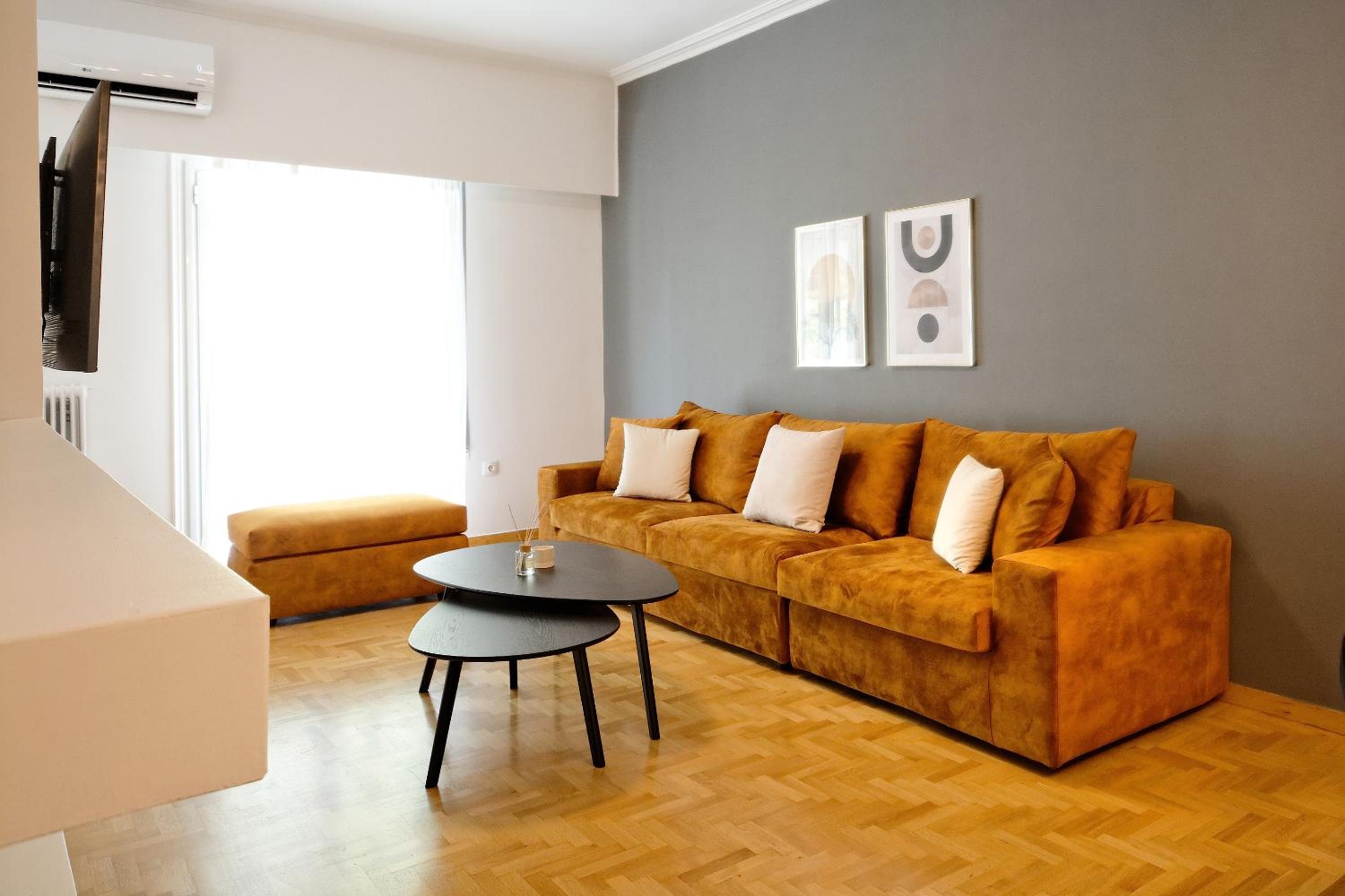 Elegant Big Apartment in Athens Center With Balcony
