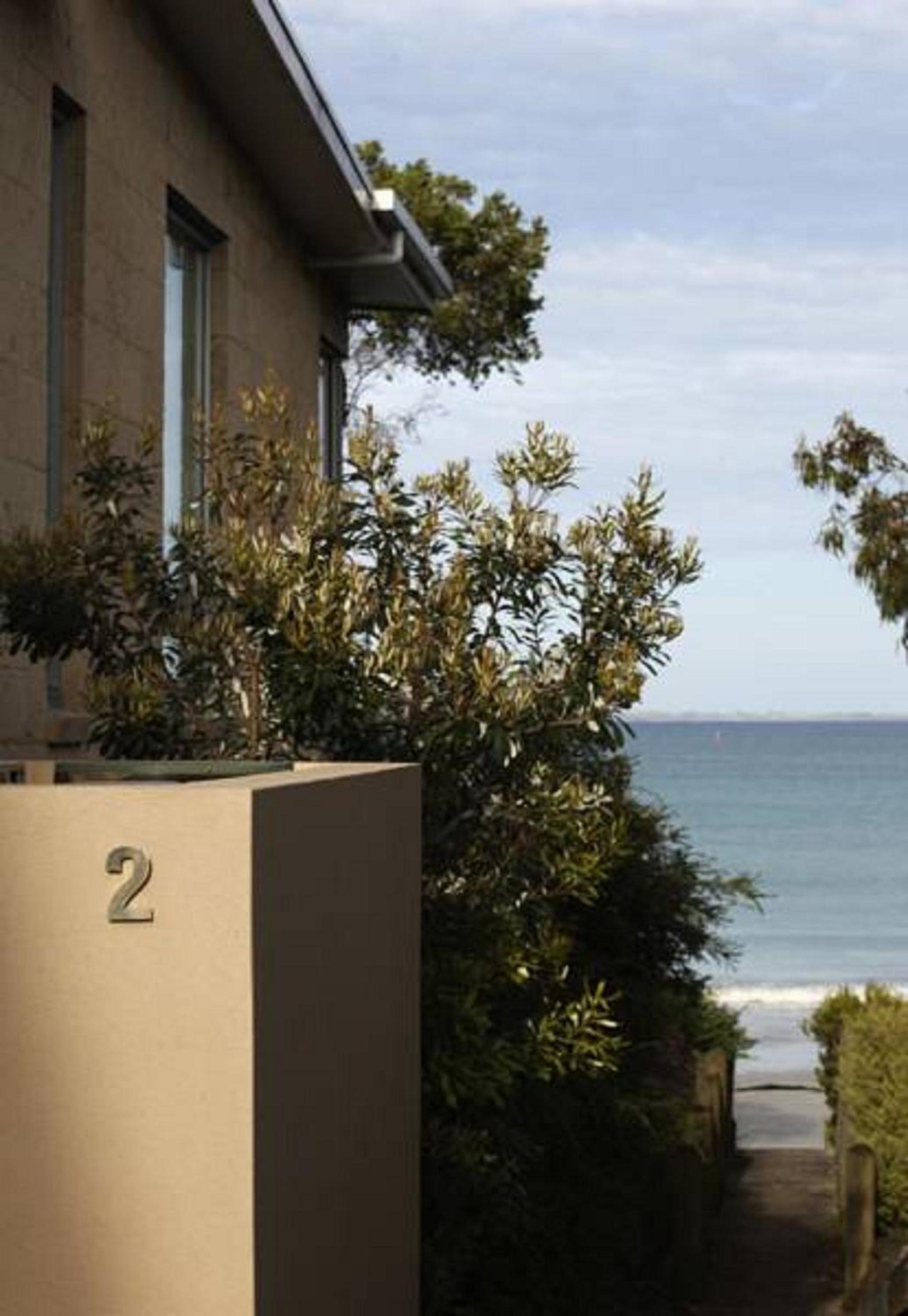 Battery Cove Beach Front Apartment
