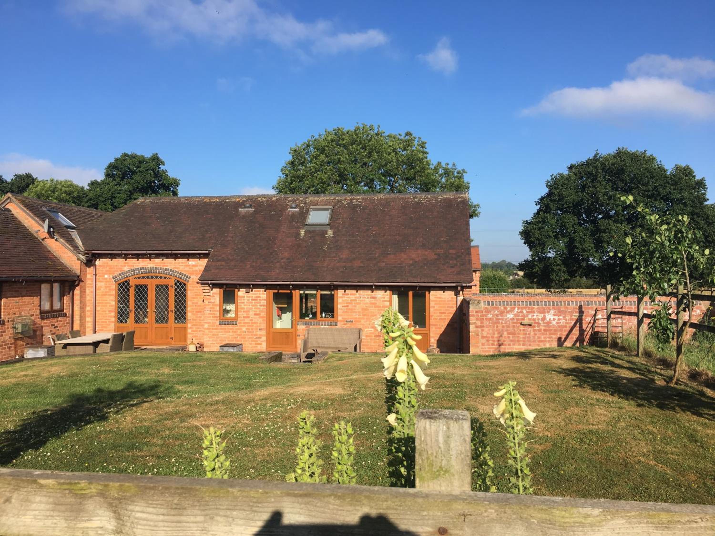 Coach House at Oaks Barn Farm Alcester with optional hire Salt water hot tub view 3