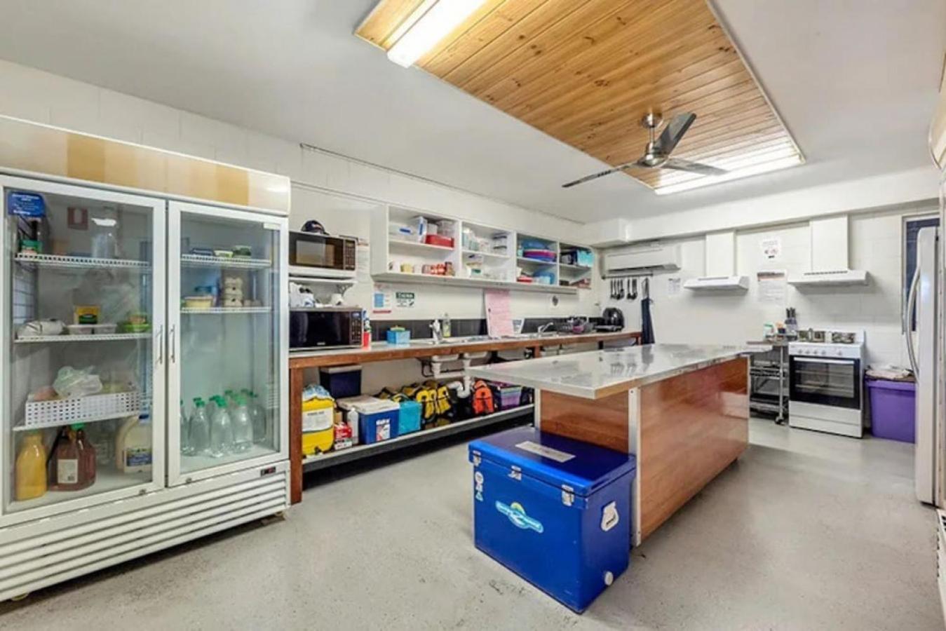 Seaside Lodge Hostel Townsville- right next to coles, 2 mins walk to strand & CBD- Passport required