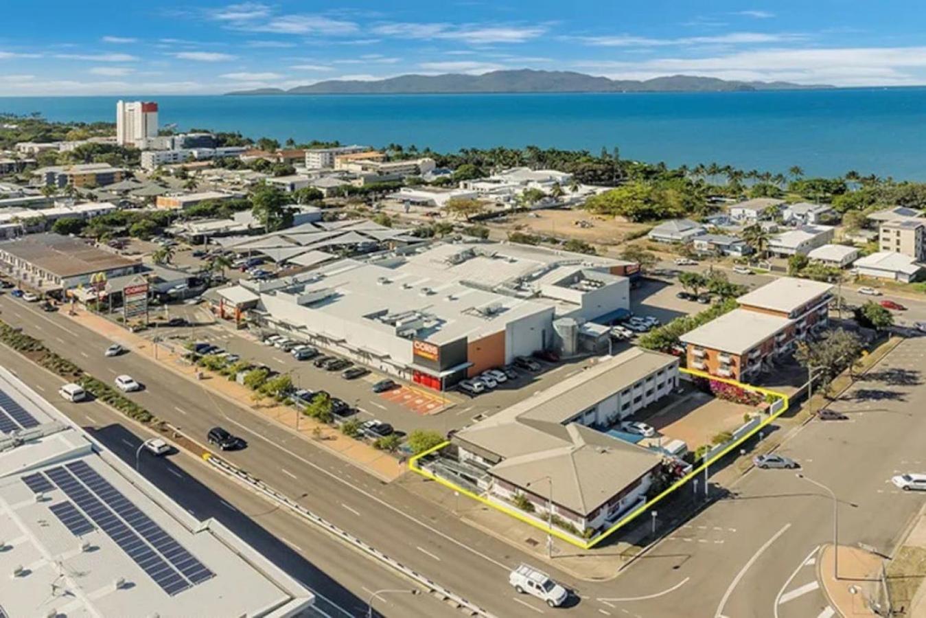 Seaside Lodge Hostel Townsville- right next to coles, 2 mins walk to strand & CBD- Passport required
