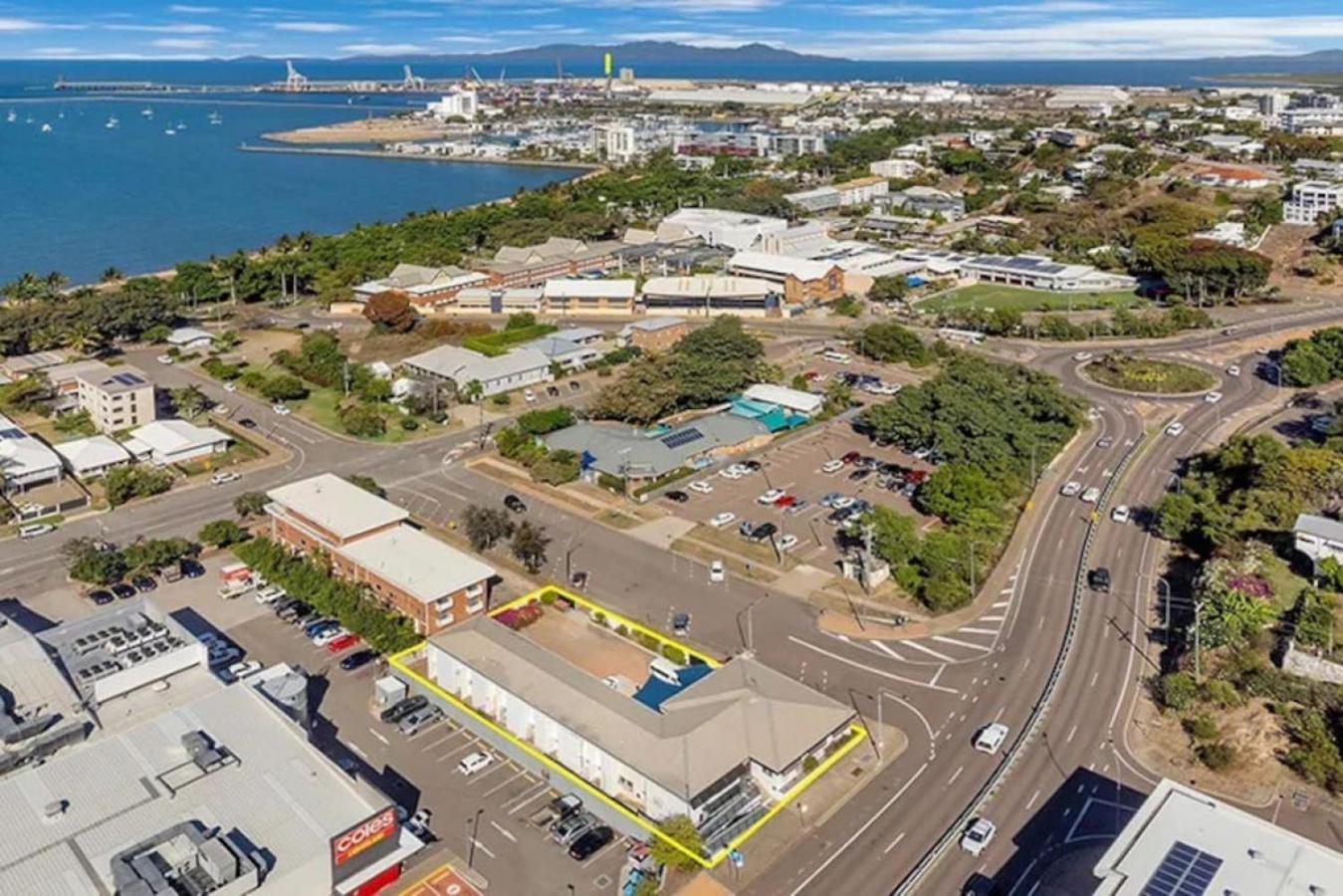 Seaside Lodge Hostel Townsville- right next to coles, 2 mins walk to strand & CBD- Passport required
