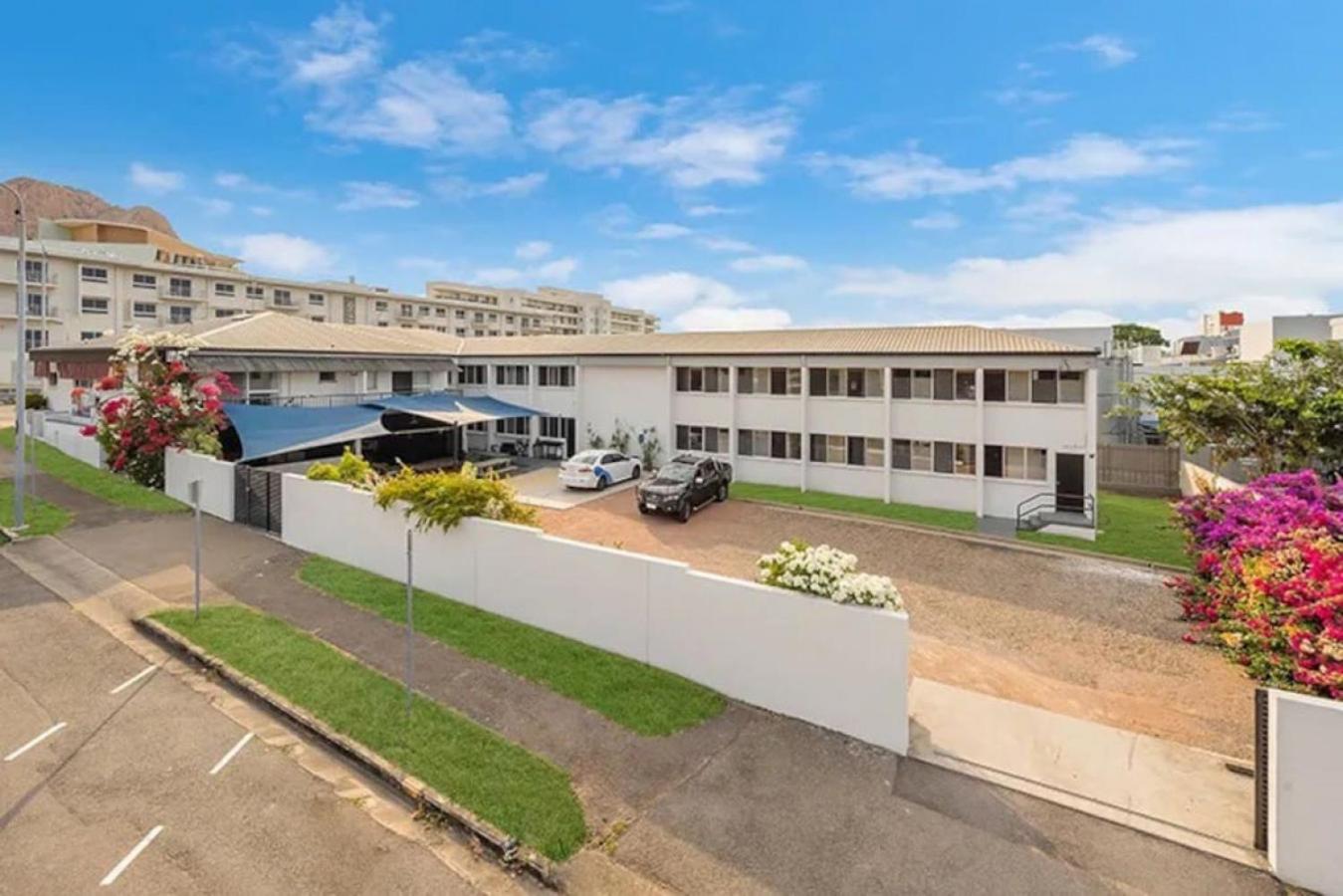 Seaside Lodge Hostel Townsville- right next to coles, 2 mins walk to strand & CBD- Passport required