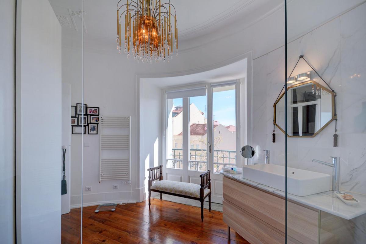 Magnificent Lisbon Apartment by LovelyStay