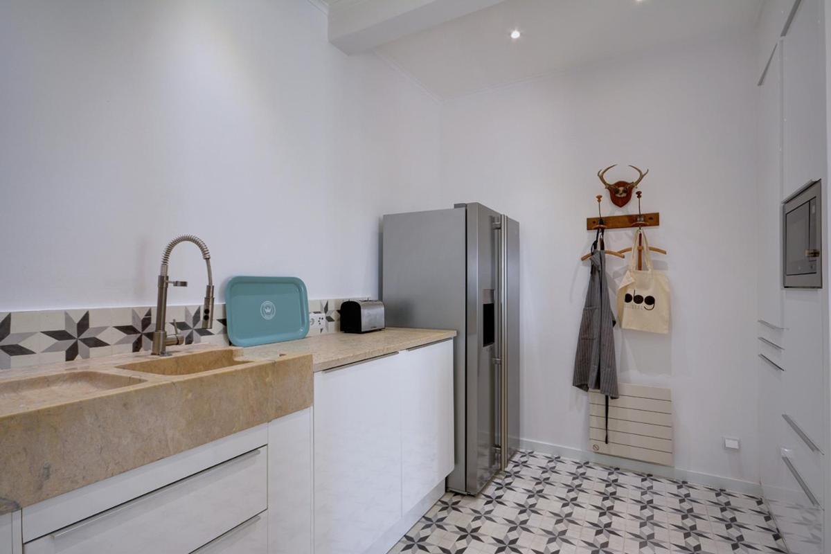 Magnificent Lisbon Apartment by LovelyStay