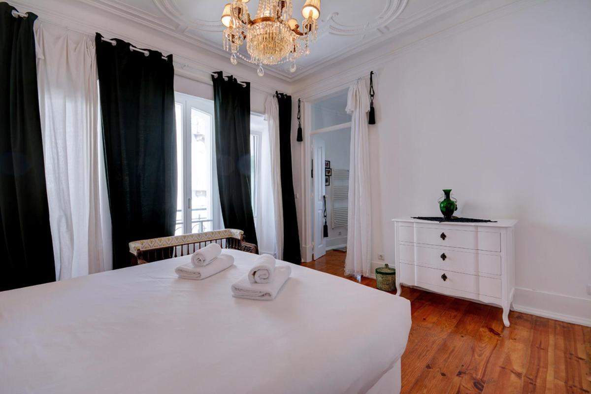 Magnificent Lisbon Apartment by LovelyStay