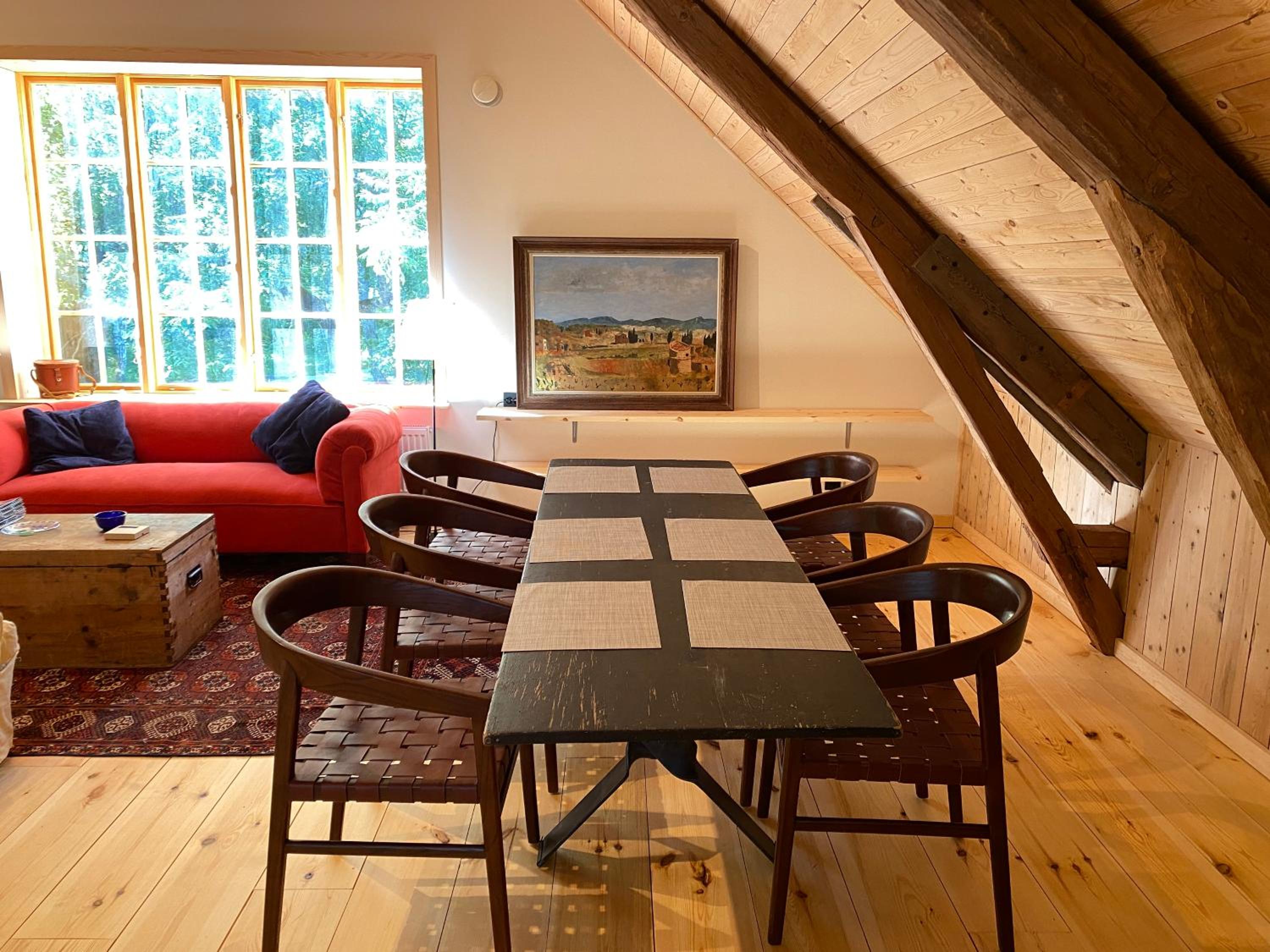 Spectacular 6-bed house in beautiful manor park view 4
