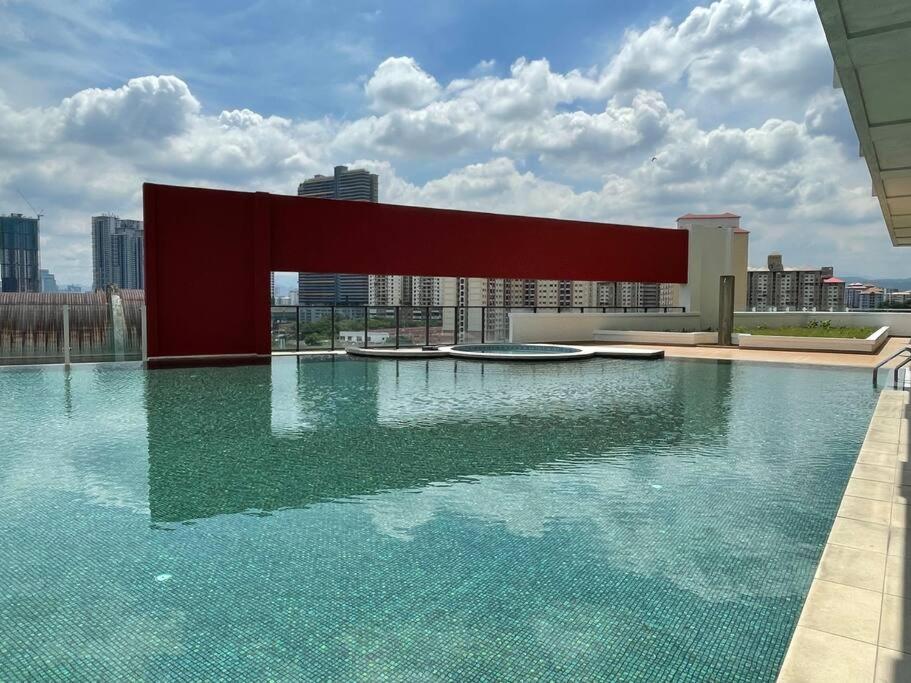 Cozy Home with Private Jacuzzi at KL City 806