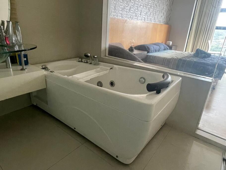 Cozy Home with Private Jacuzzi at KL City 806