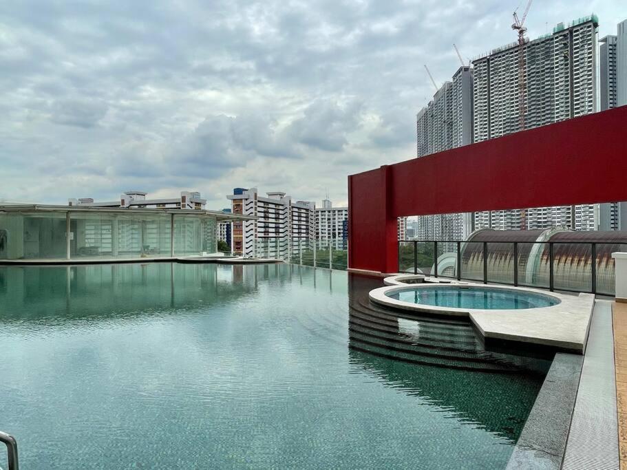 Cozy Home with Private Jacuzzi at KL City 806