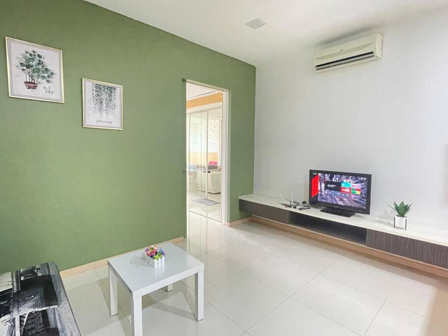 Cozy Home with Private Jacuzzi at KL City 806