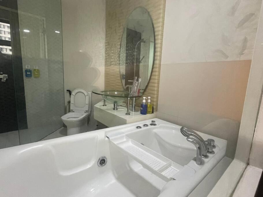 Cozy Home with Private Jacuzzi at KL City 806