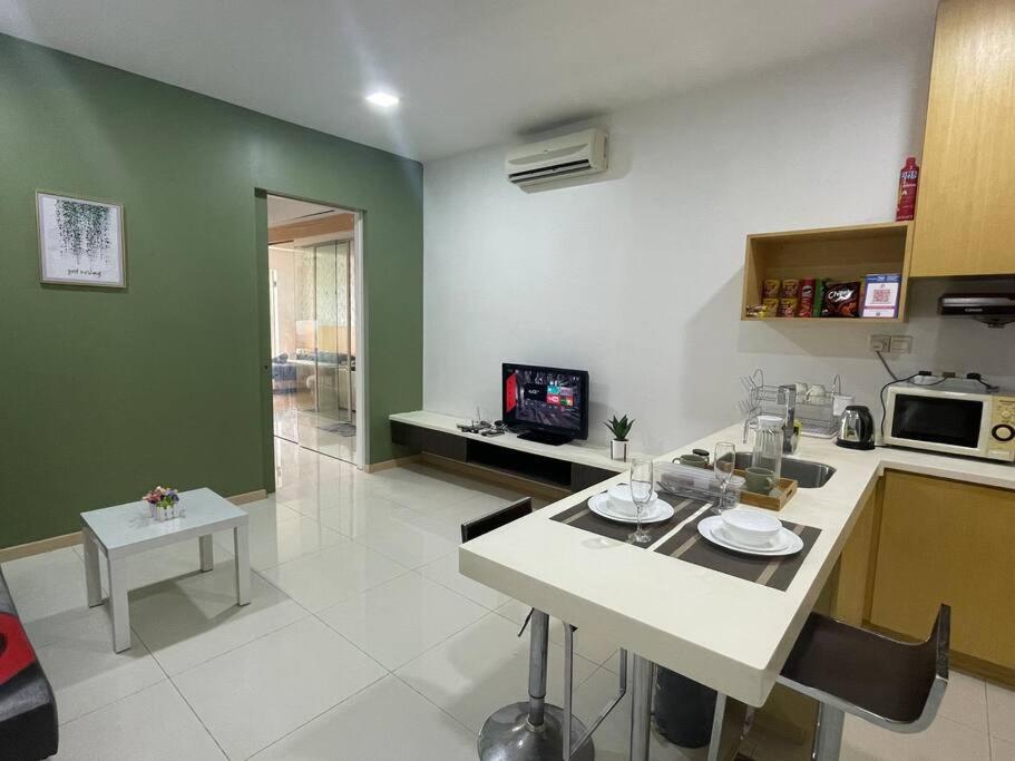 Cozy Home with Private Jacuzzi at KL City 806