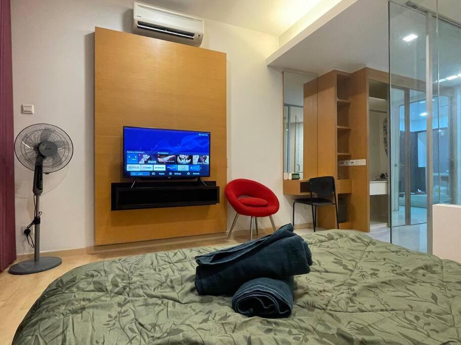 Staycation with Private Jacuzzi @ KL Downtown 1711