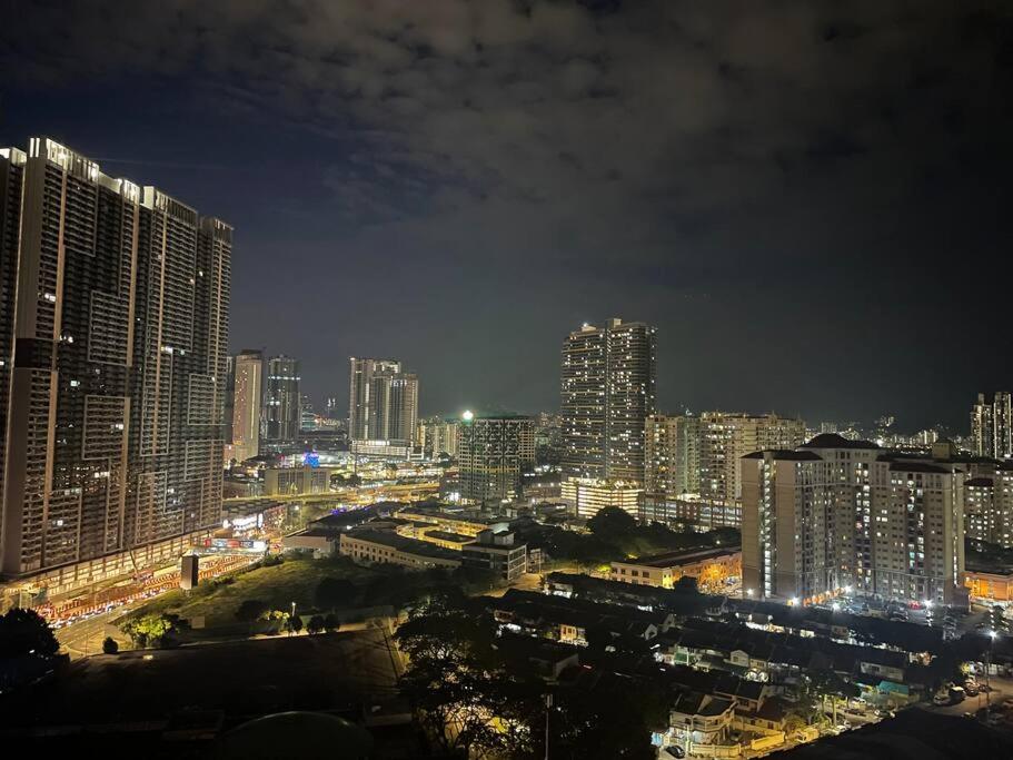 Staycation with Private Jacuzzi @ KL Downtown 1711
