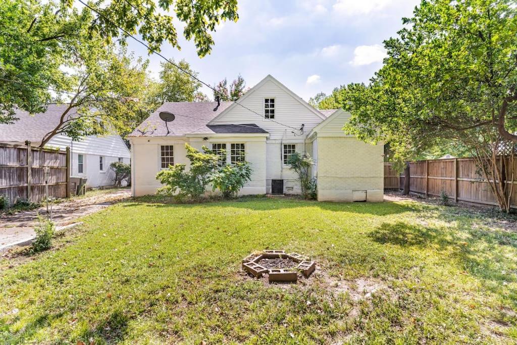 *NEW* Charming Memphis Bungalow near Cooper Young view 2