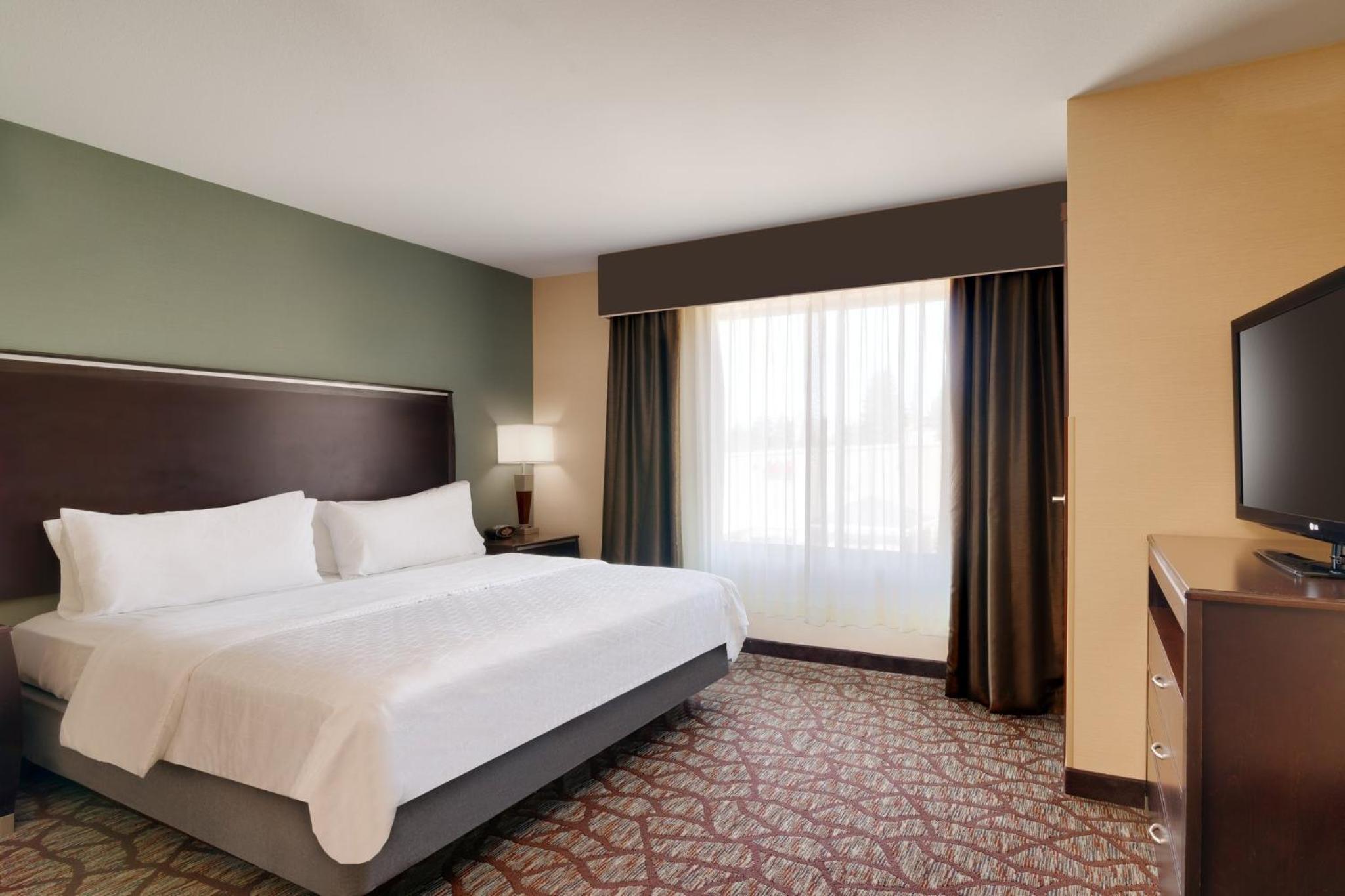 Butte Vacations - Holiday Inn Express Hotel  Suites Butte, an IHG Hotel - Property Image 11